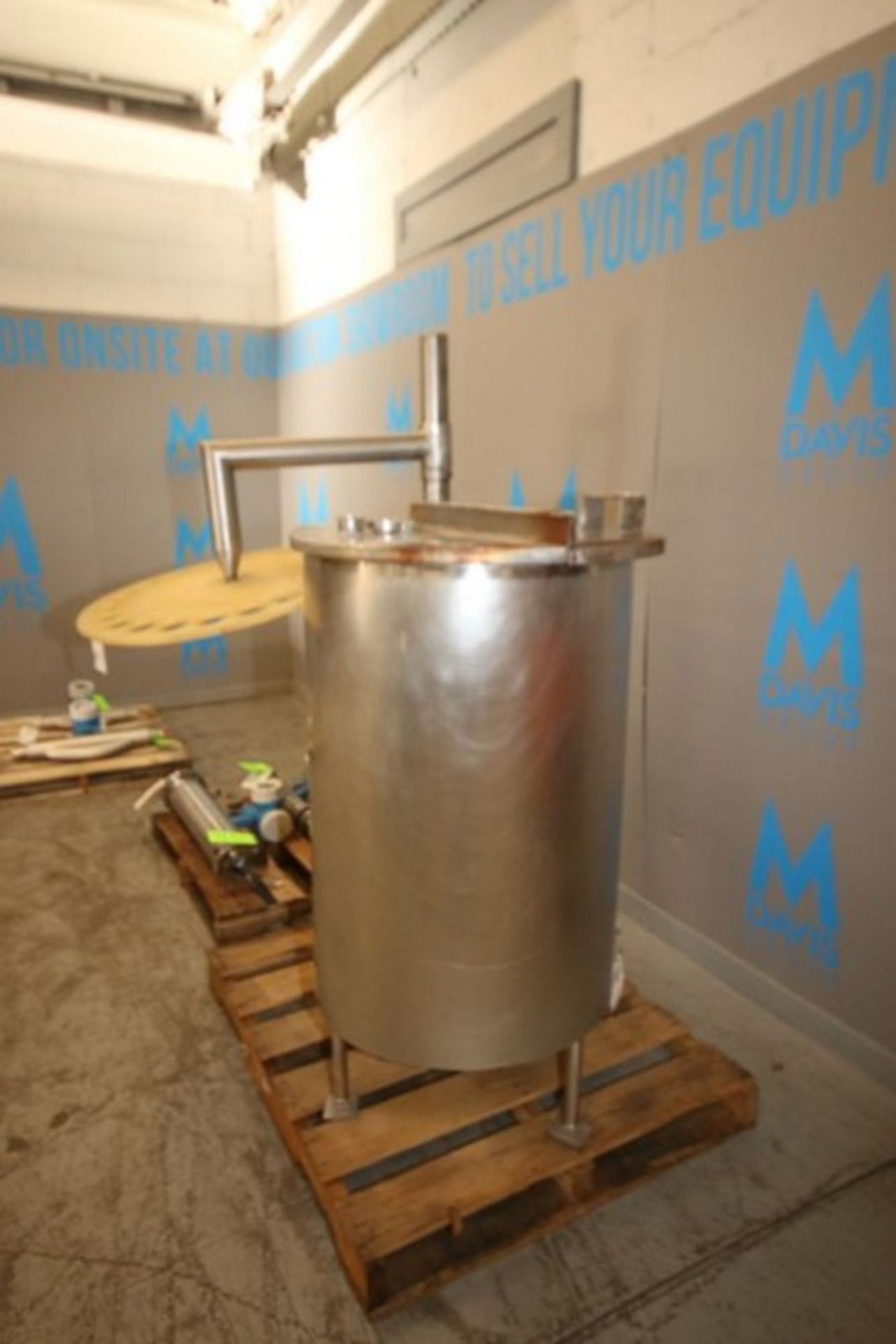 Aprox. 90 Gal. S/S Vertical Single Wall Tank, with 21-Station Rubber Press, Mounted on S/S Frame( - Image 2 of 6