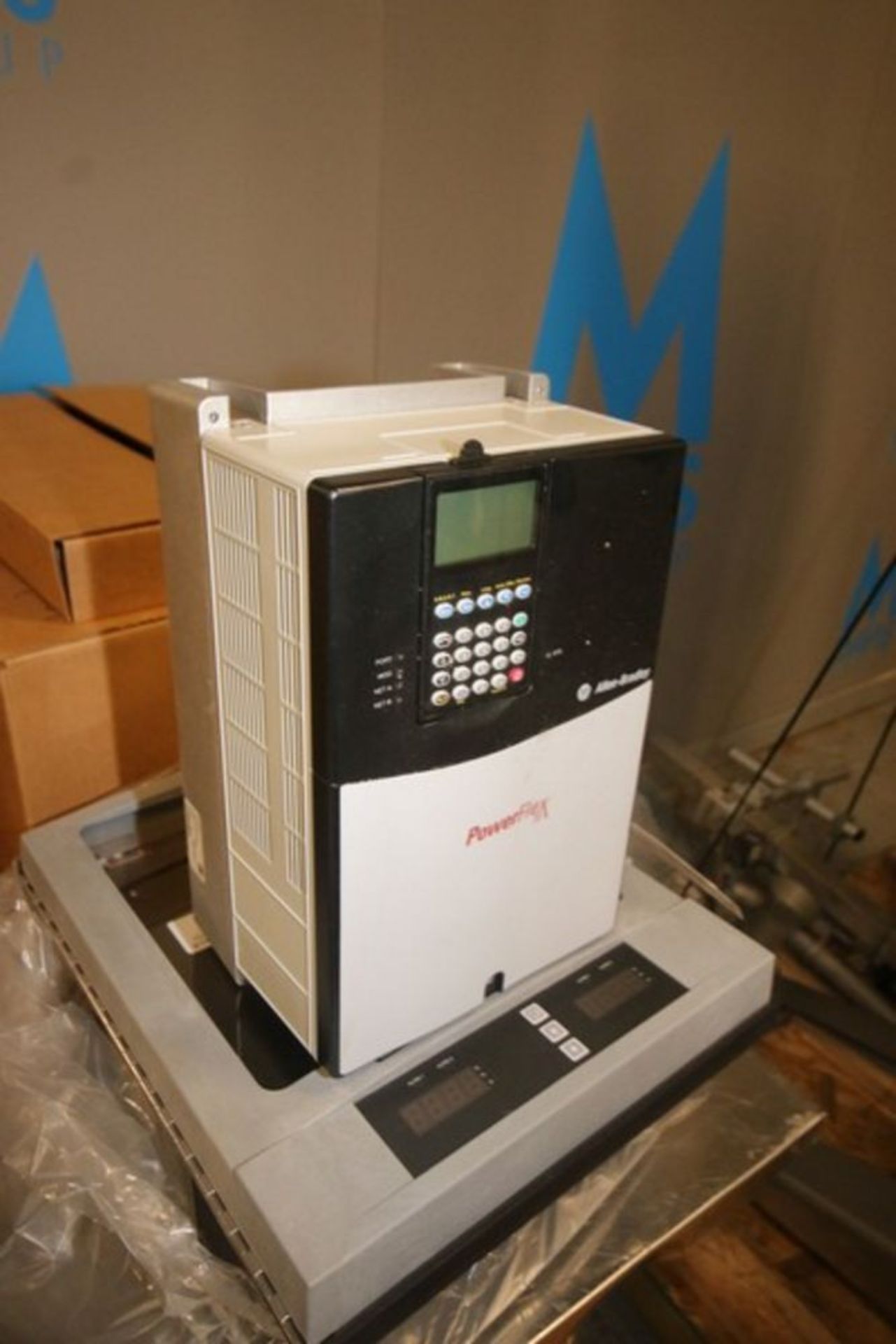 NEW Allen-Bradley PowerFlex70 VFD, Cat. No. 20A B 022 A 3 AYNANCO, S/N 03106344, 7.5 hp/ 5 hp (INV# - Image 3 of 8