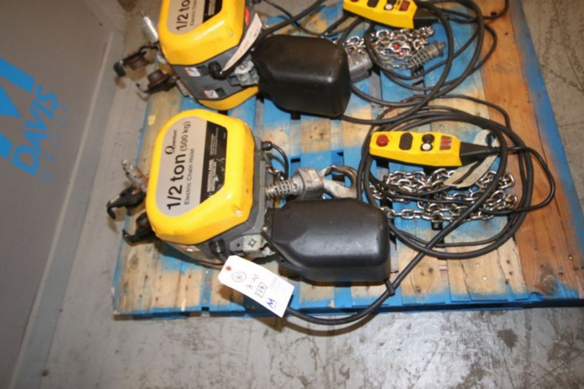 Quantum 1/2 Ton Electric Chain Hoist, M/N Q100-1RD50P14-11A3C, S/N 0100-6934-01, 230 Volts, 3 Phase, - Image 2 of 6