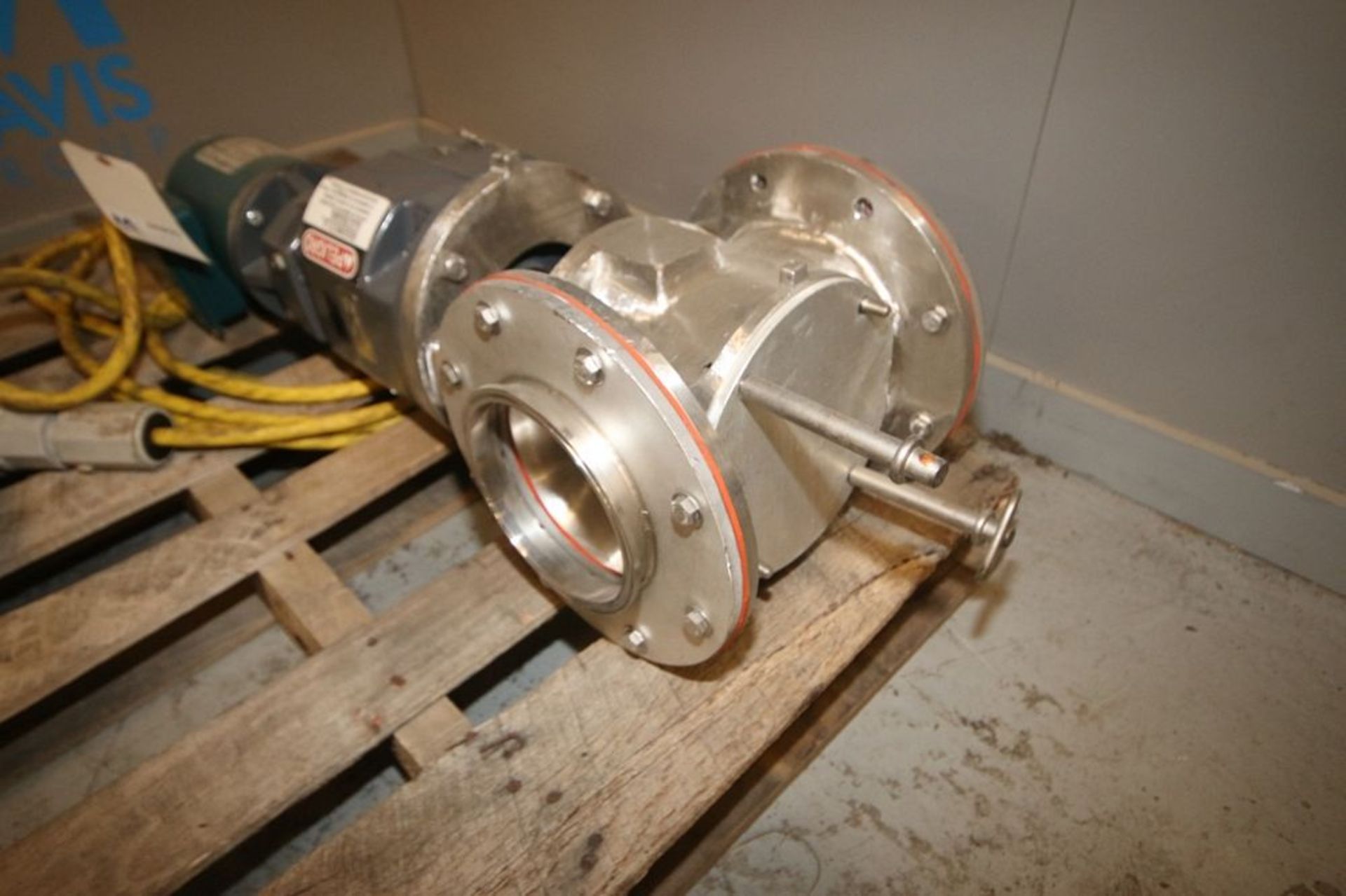 S/S Inline Ball Valve, Aprox. 5-1/2" Dia. Inlet/Outlet, with Top Mounted 1/4 hp Motor with Power - Image 2 of 7