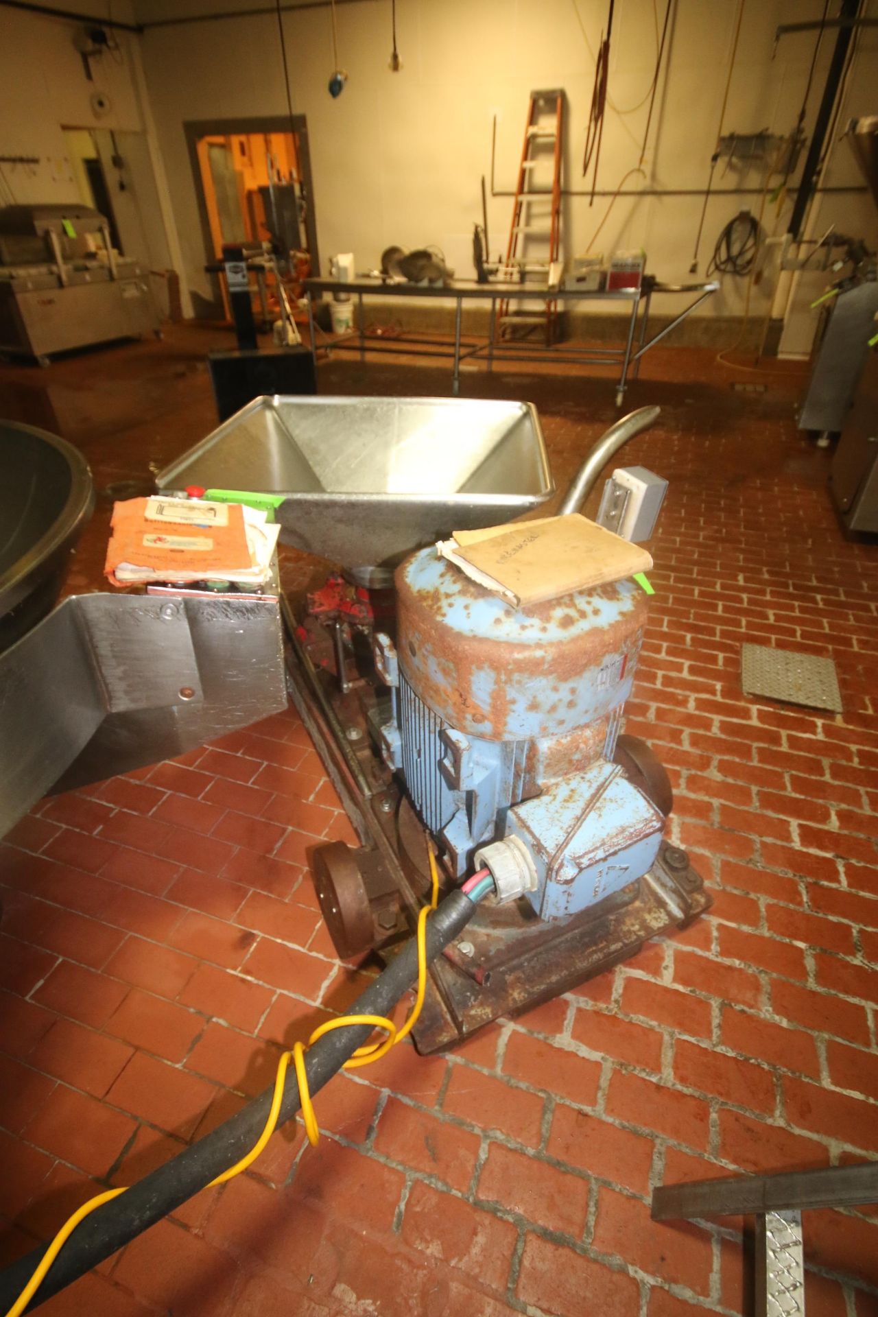 Griffith's Mince Master, with 60 hp Motor, 230/460 Volts, 3 Phase, with Aprox. 34" Dia. S/S - Image 14 of 16