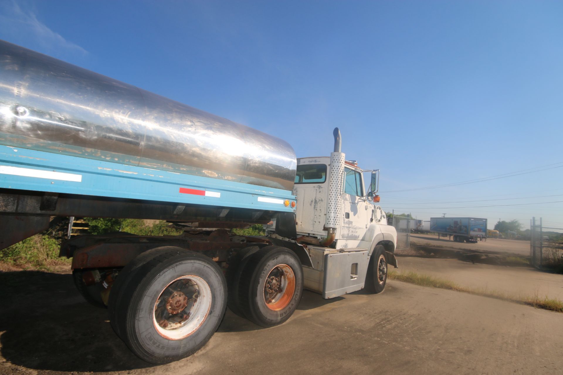 Ford AERO MAX L9000 Tractor, with Citation 5,600 Gal. S/S Tanker, M/N TI, S/N 7010, with Pump - Image 6 of 19