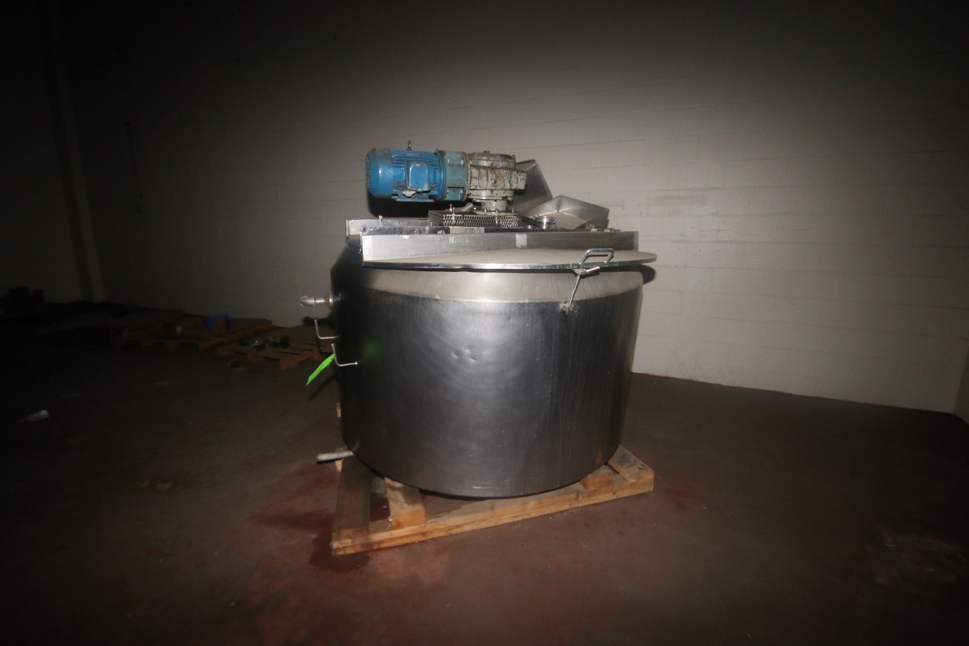 Aprox. 350 Gal. S/S Vertical Processor, Includes S/S Agitation, with Top Mounted Agitation Motor, - Image 3 of 8
