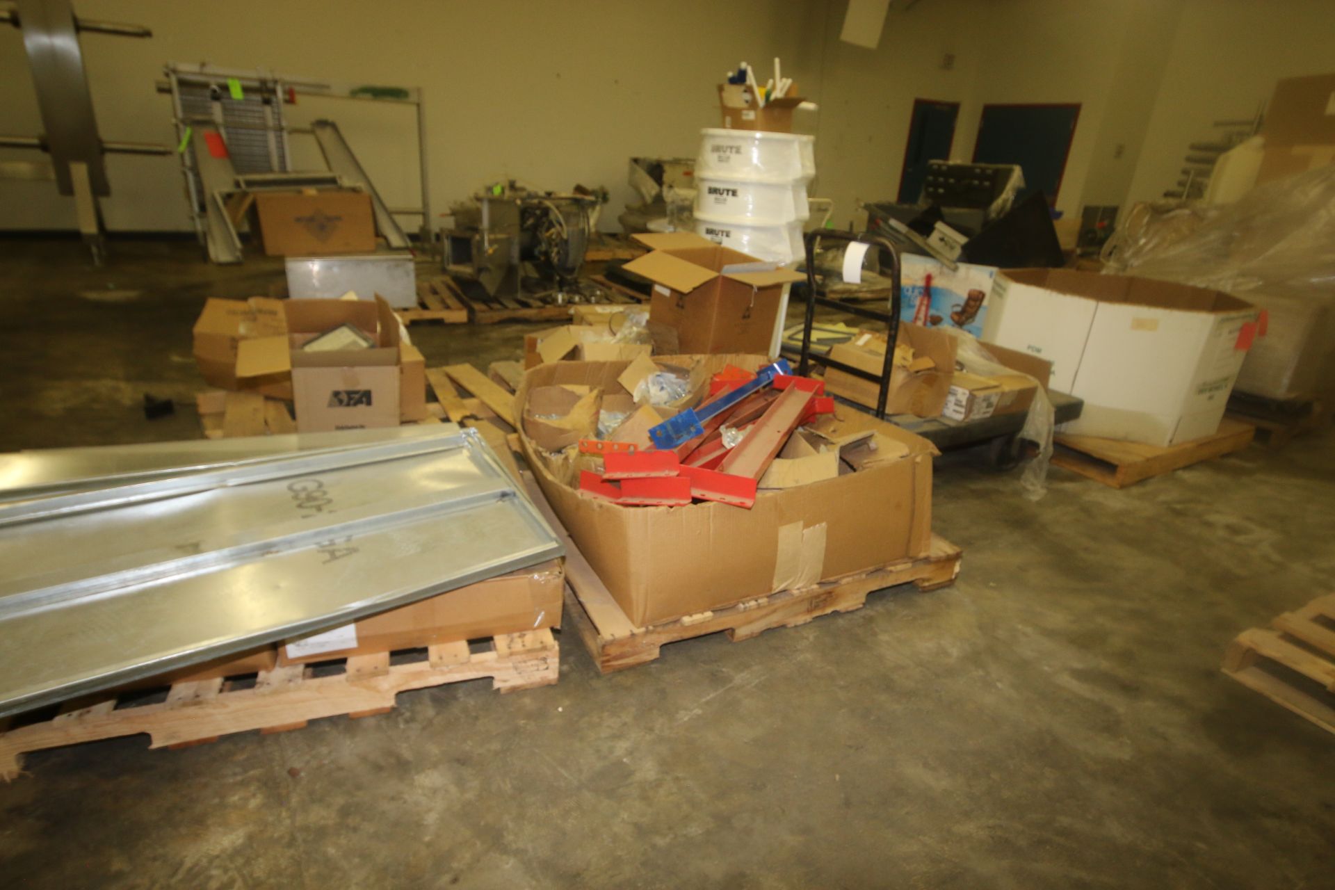 Lot of Assorted Misc. Contents, Includes Stands, Rubber Containment Matts, Brute Trash Cans, Scissor - Image 8 of 12