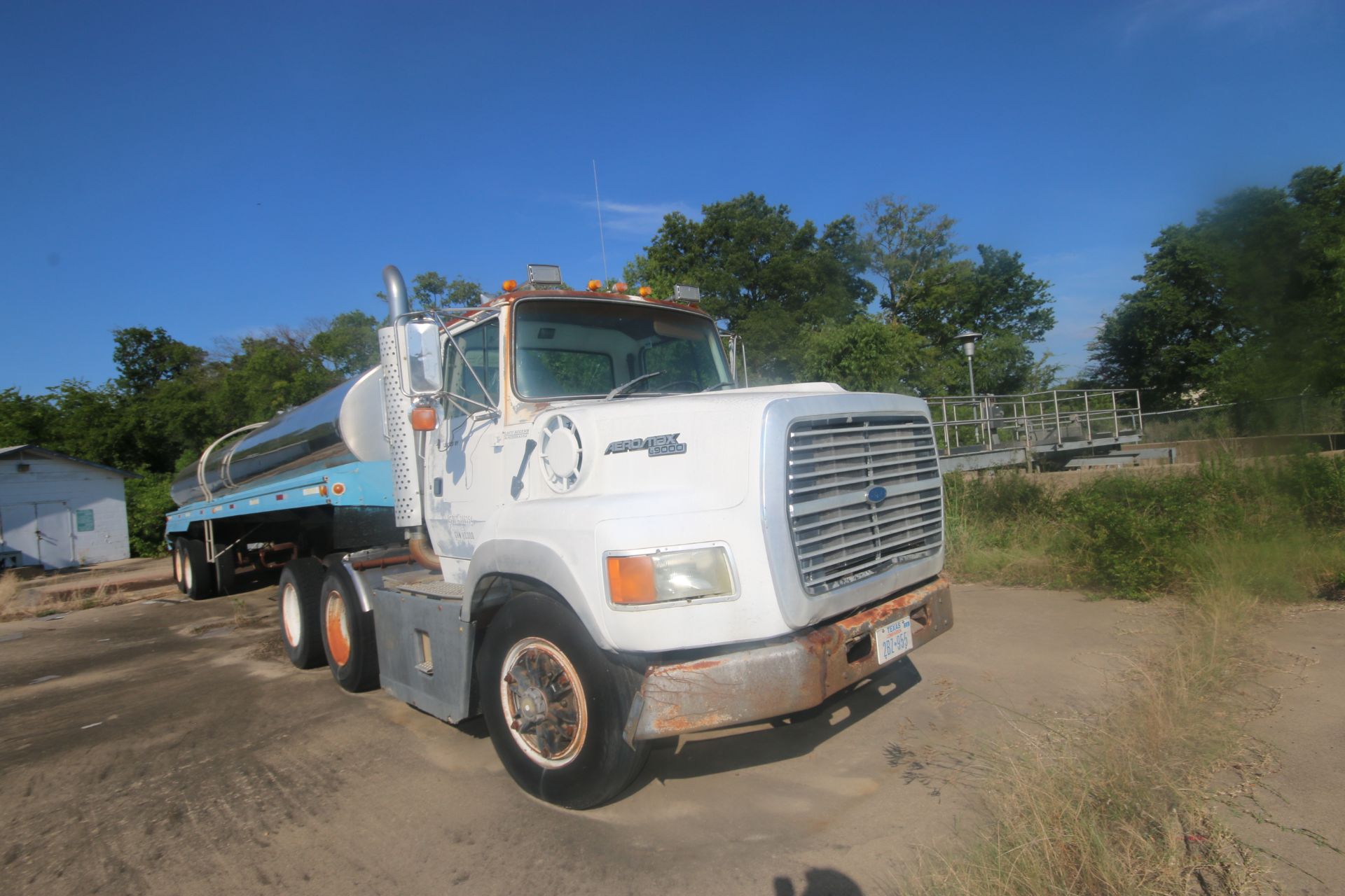 Ford AERO MAX L9000 Tractor, with Citation 5,600 Gal. S/S Tanker, M/N TI, S/N 7010, with Pump - Image 2 of 19