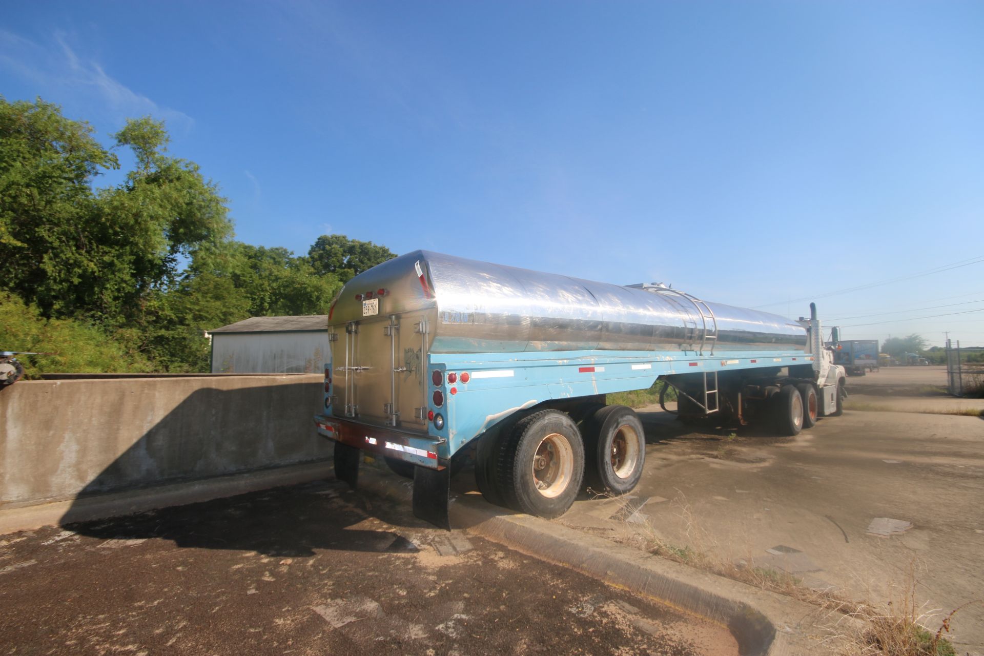 Ford AERO MAX L9000 Tractor, with Citation 5,600 Gal. S/S Tanker, M/N TI, S/N 7010, with Pump - Image 19 of 19