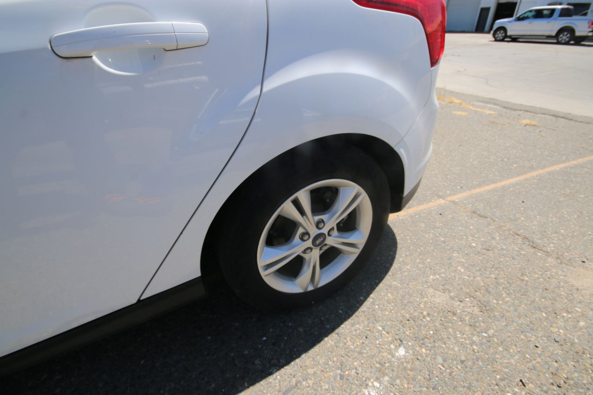 2012 White Ford Focus SE Hatchback 4D, VIN #: 1FAHP3K27CL423326, with 116,017 Miles, with 4-Doors, - Image 18 of 26