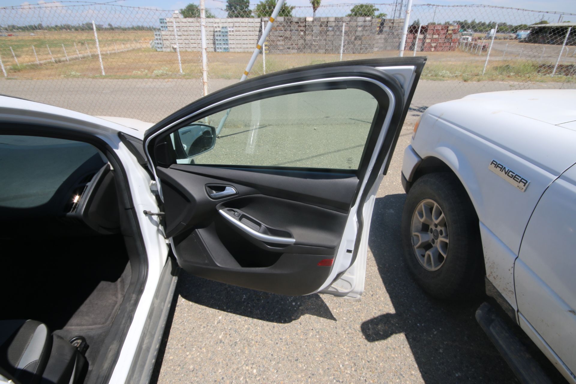 2012 White Ford Focus SE Hatchback 4D, VIN #: 1FAHP3K27CL423326, with 116,017 Miles, with 4-Doors, - Image 12 of 26