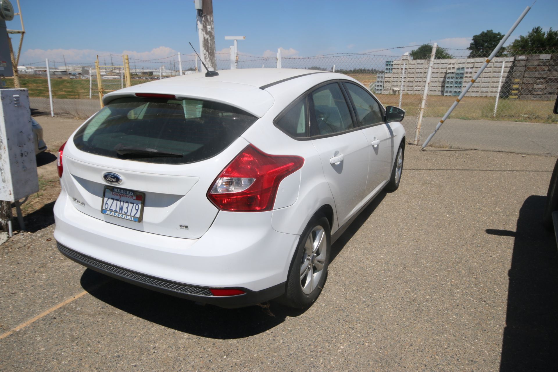 2012 White Ford Focus SE Hatchback 4D, VIN #: 1FAHP3K27CL423326, with 116,017 Miles, with 4-Doors, - Image 3 of 26