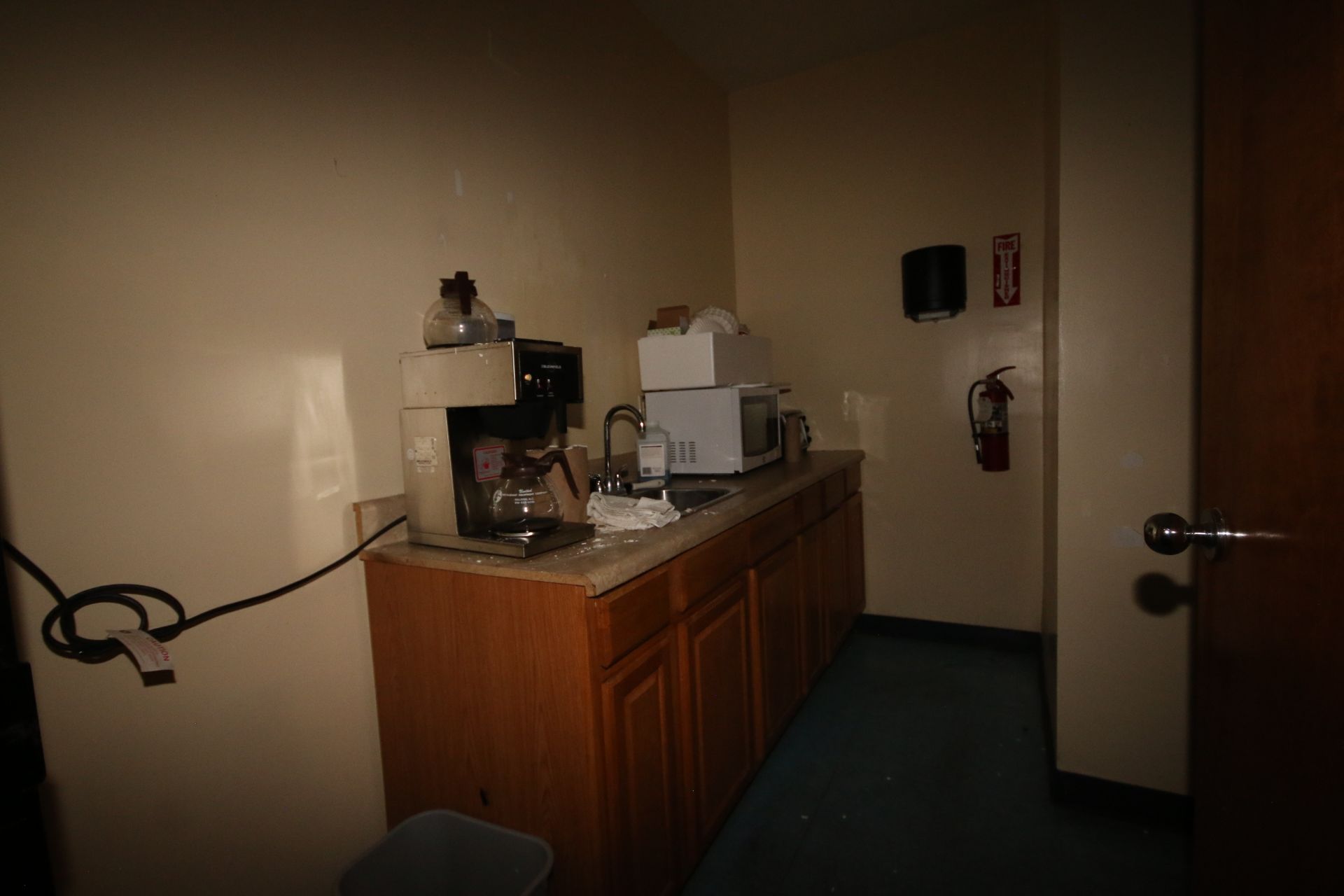 Remaining Contents of Front Office , Includes Other Present Contents As Photographed (LOCATED AT - Image 7 of 13