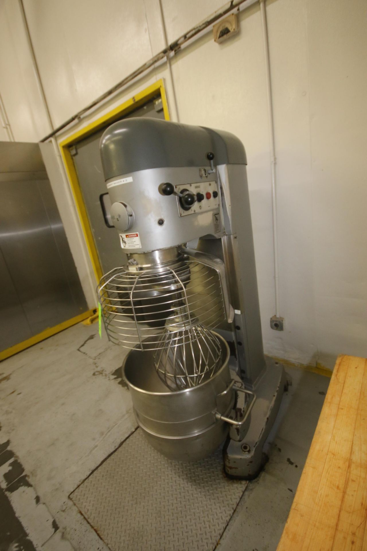 Hobart Mixer, M/N V1401, S/N 31-1310-110, with 5 hp Motor, 1750 RPM, 200 Volts, 3 Phase, with S/S - Image 3 of 9