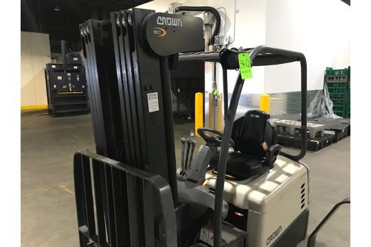Crown Sit Down Forklift With Aprox 42 L Forks With 4 Stage Mast