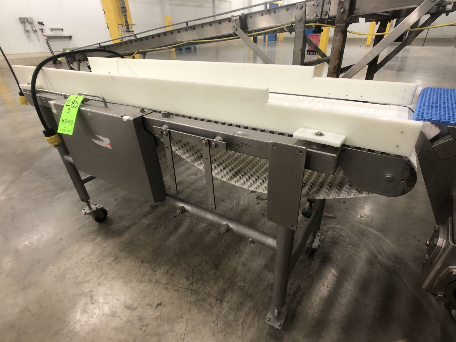 S/S CONVEYOR MOUNTED ON CASTERS W/ S/S MOTOR (NO INFO) - Image 3 of 4