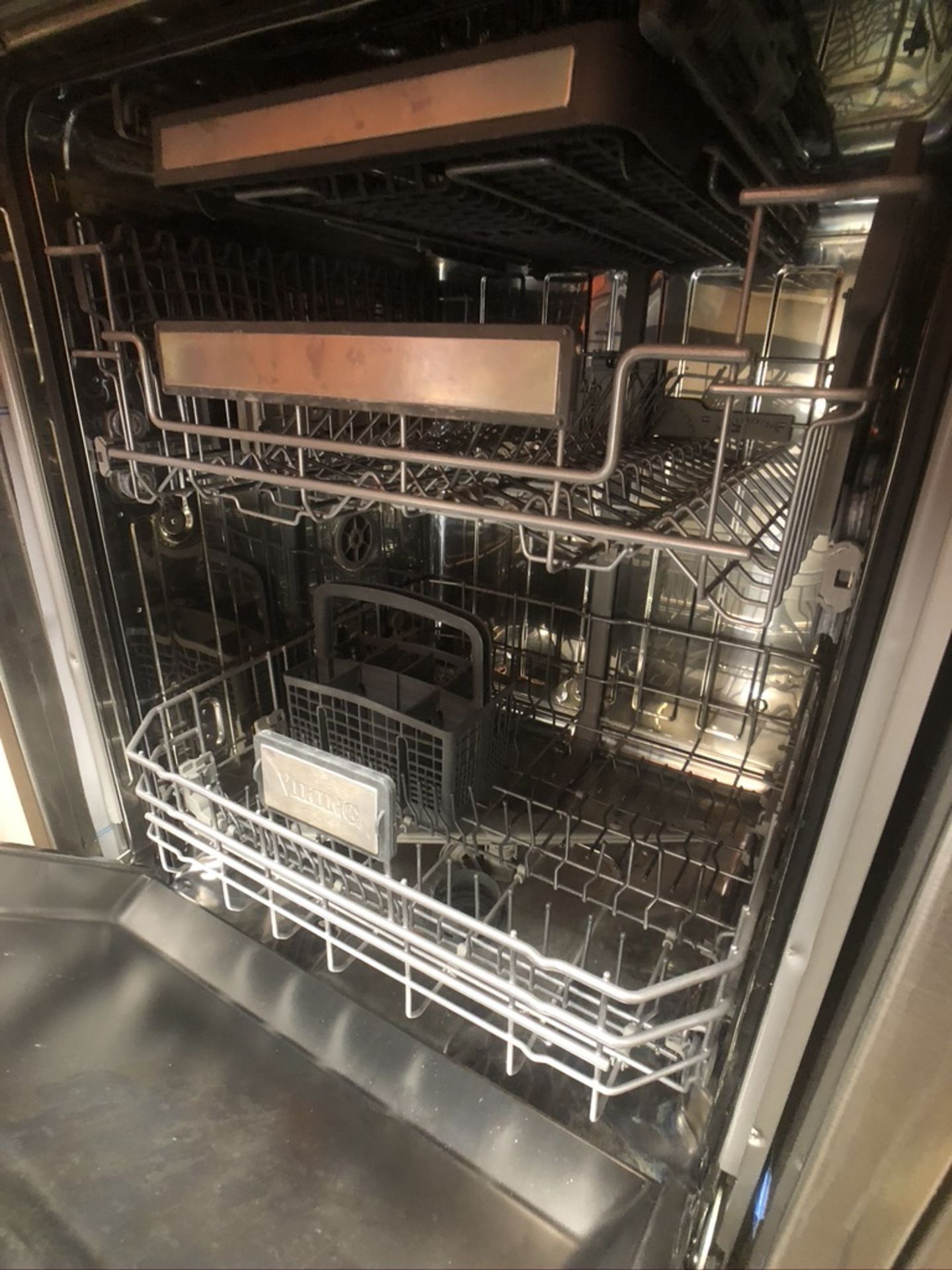 VIKING DISHWASHER MODEL FDW300WS, S/N 1480001201 - Image 5 of 7