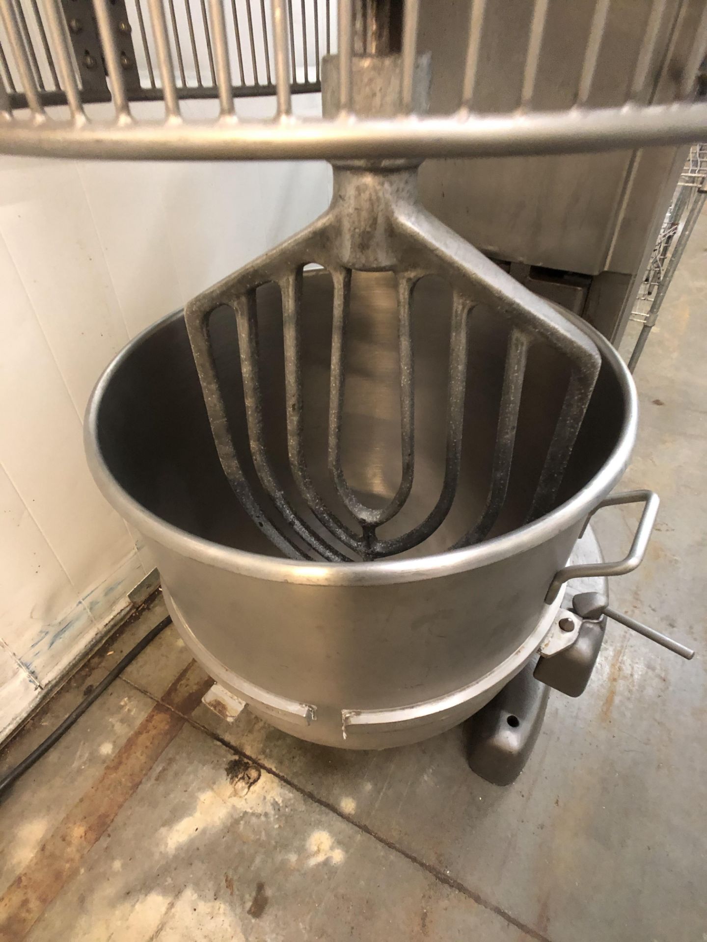 HOBART MIXER MODEL V1401 W/ BOWL 140 Qt. AND BEATER ATTACHMENT - Image 3 of 8