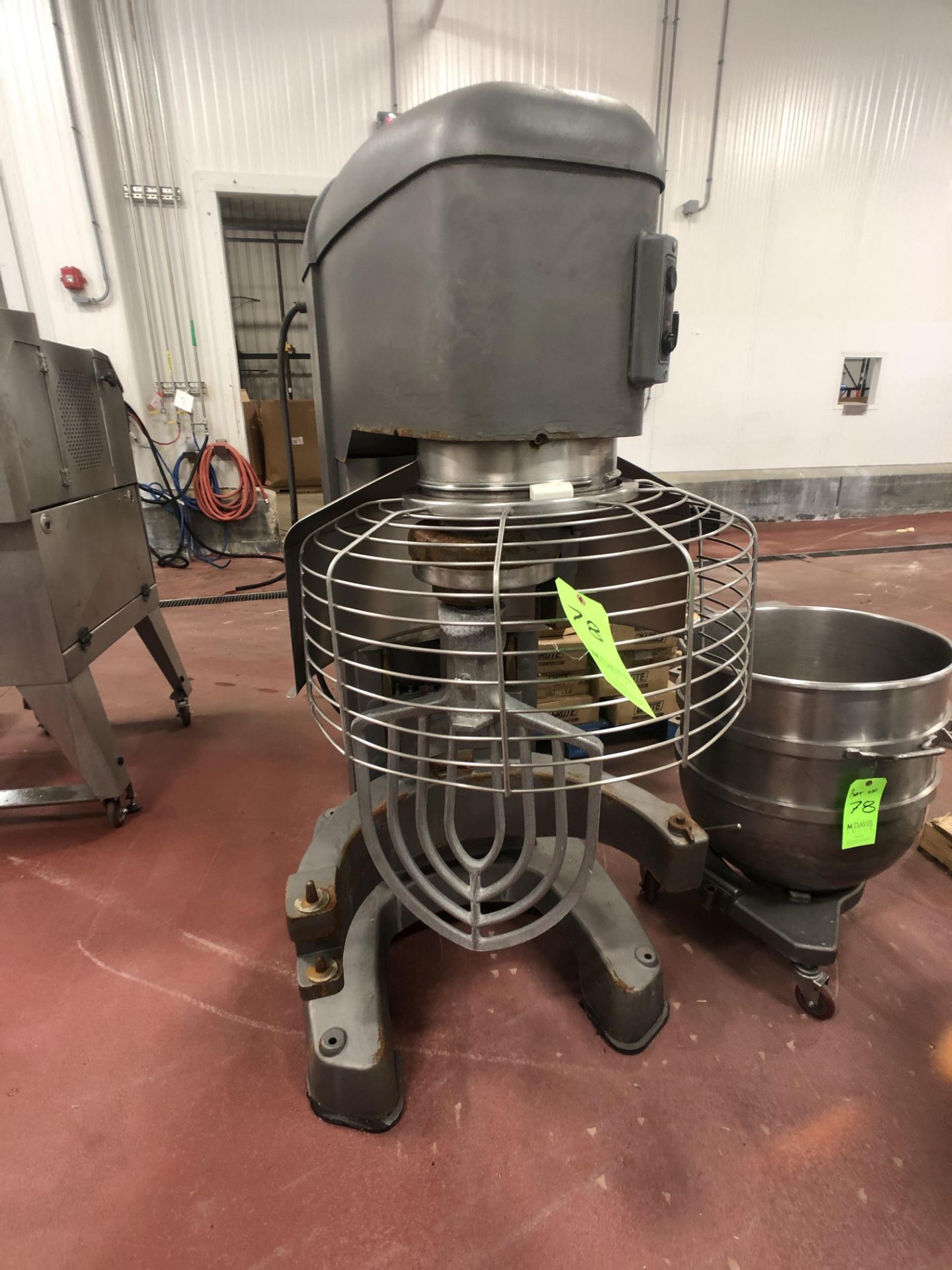 HOBART MIXER MODEL HL 1400, S/N 31-1522 206, INCLUDES BOWL 140 QT AND BEATER ATTACHMENTS - Image 2 of 6