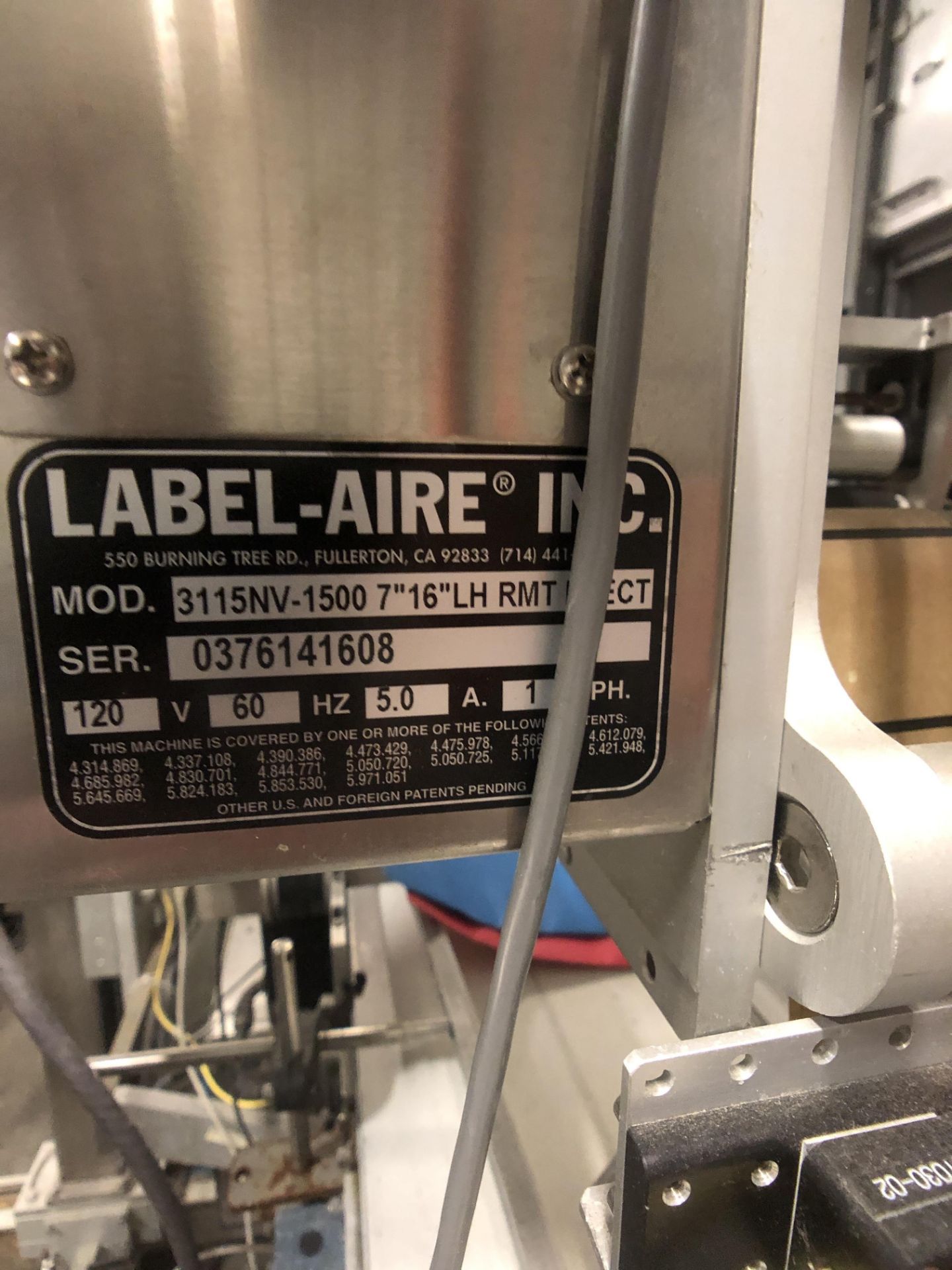 LABEL-AIRE CONVEYORIZED TOP AND BOTTOM ROLL-FED PRESSURE SENSITIVE LABELER, MODEL 3115NV-1500, S/N - Image 4 of 11