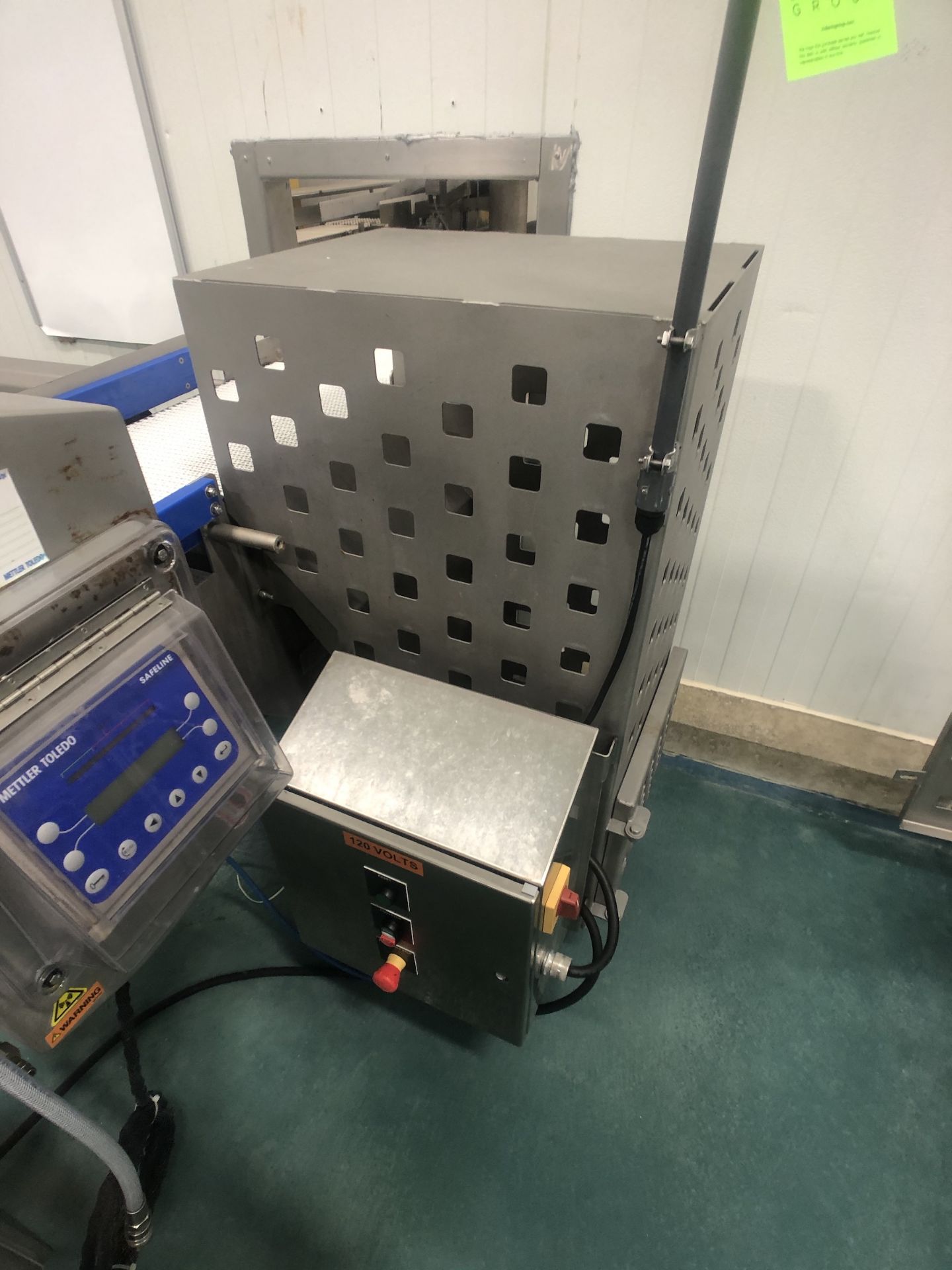 METTLER TOLEDO V3/SS/R/300 KH2 CONVEYORIZED METAL DETECTOR WITH PRODUCT REJECT STATION, S/N - Image 6 of 17