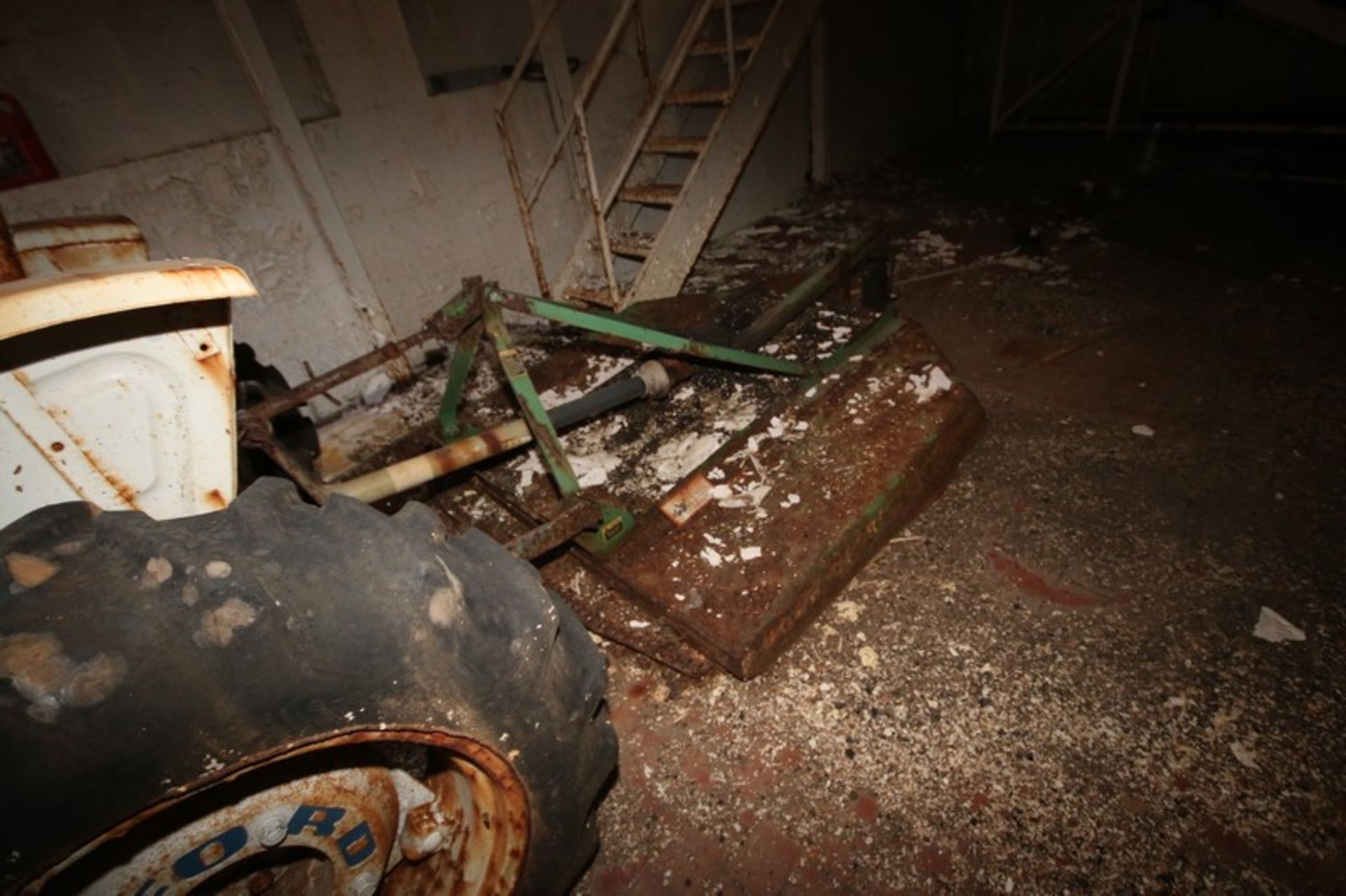 Ford 1000 Tractor with Rear Mower Attachment (LOCATED IN Muenster, TX) - Image 5 of 6