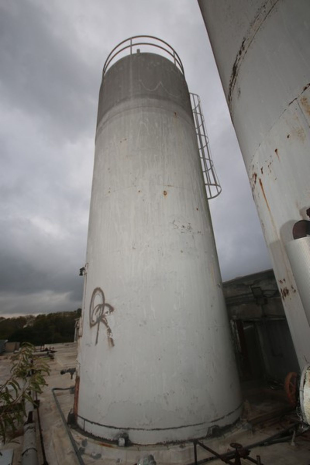 Aprox. 20,000 Gal. S/S Silo, Silo Dims.: Aprox. 11' Dia. x 30' Tall, with Inverted Dish Bottom, - Image 3 of 14