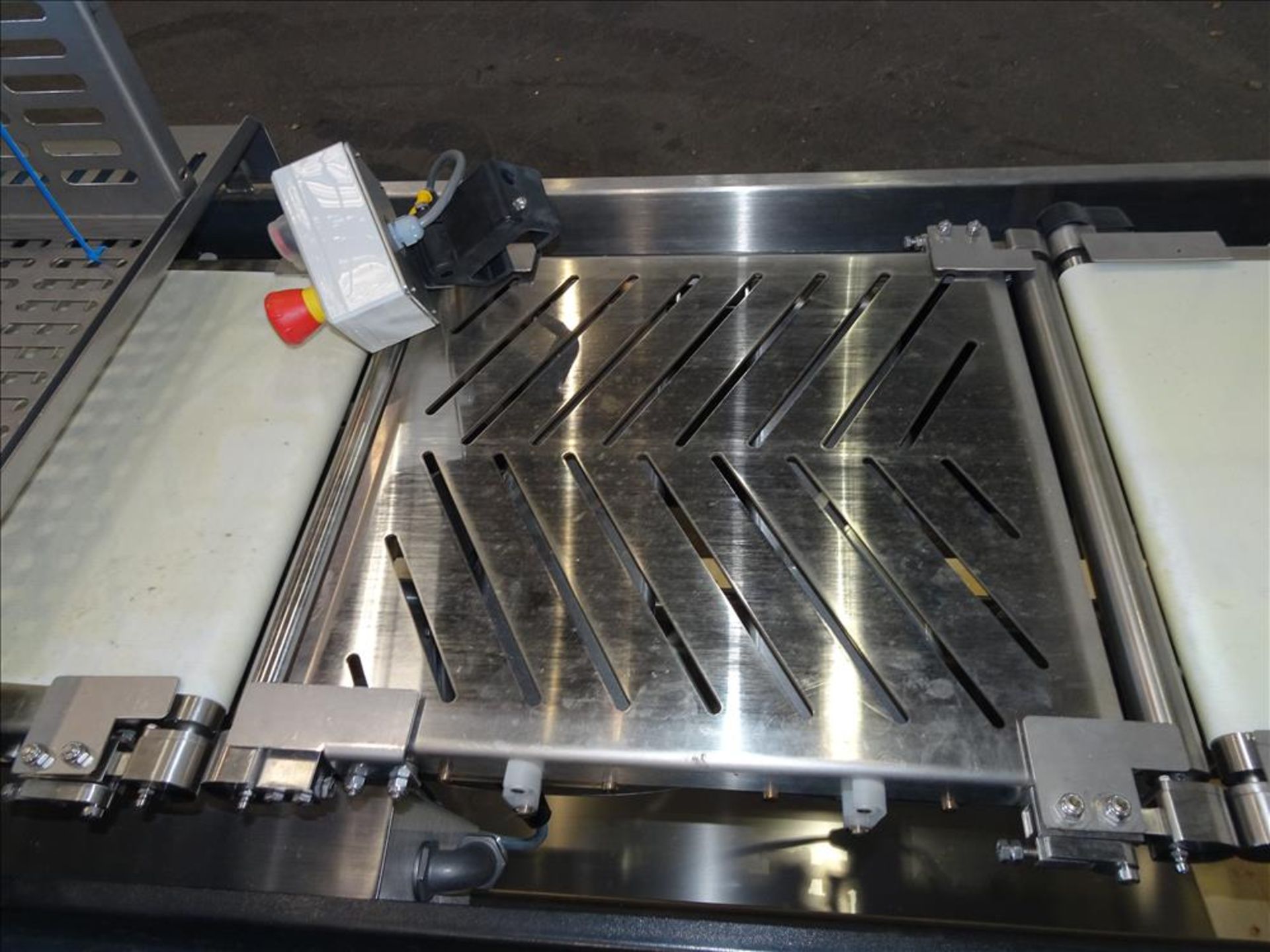 Mettler Toledo Checkweigher, Model BELTWEIGH XE. Checkweigher range is 0 to 7,000 grams (15. - Image 8 of 11