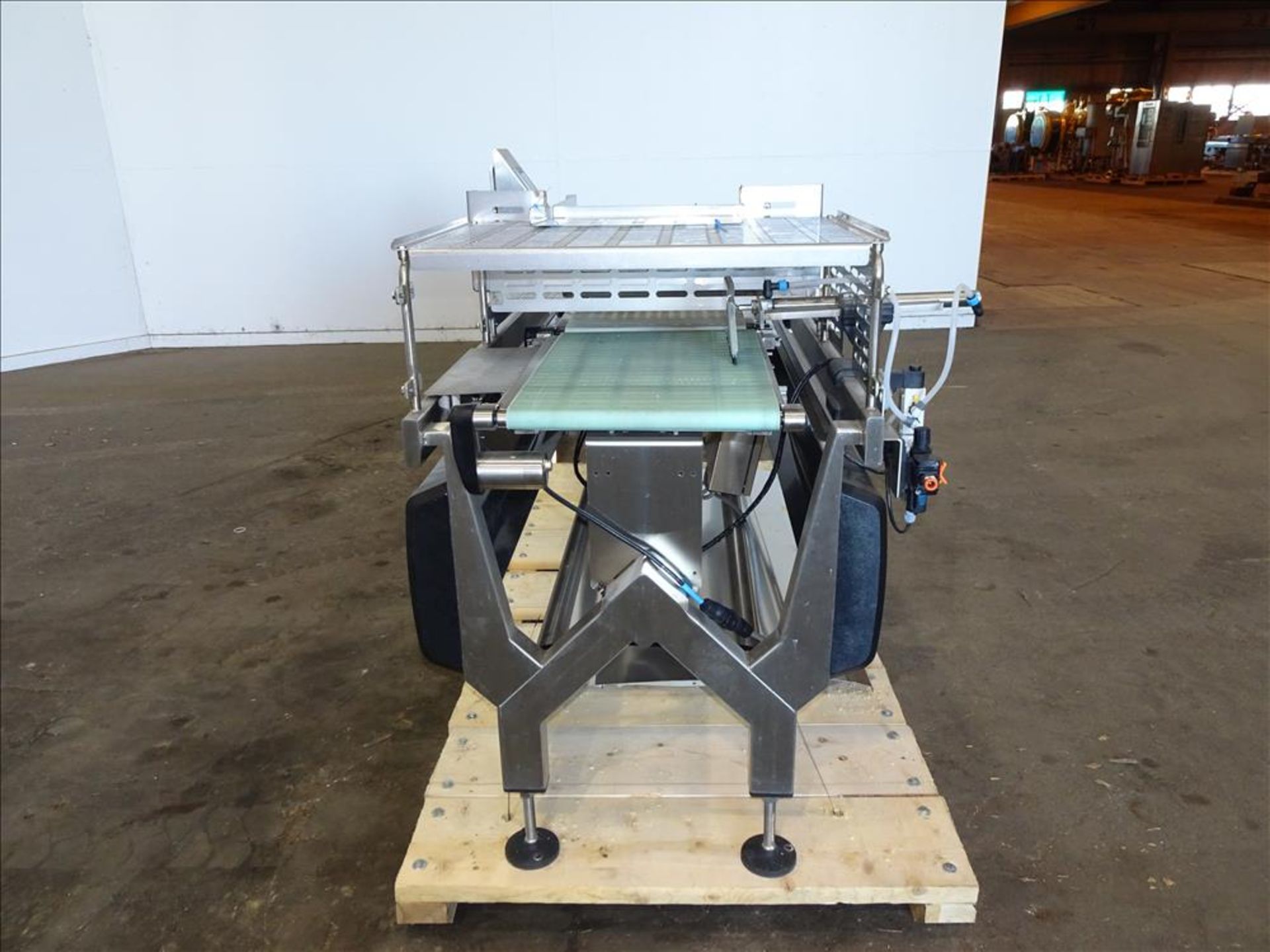 Mettler Toledo Checkweigher, Model BELTWEIGH XE. Checkweigher range is 0 to 7,000 grams (15. - Image 3 of 11