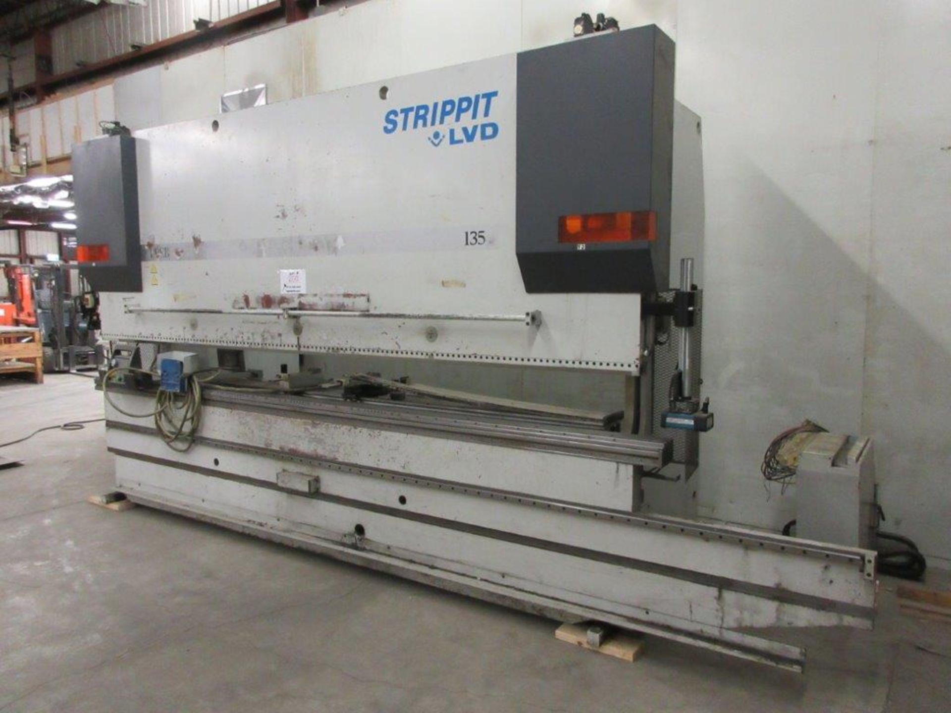 STRIPPIT LVD press brake (1999) type PPEB 135/42 max cap: 1350, 575 volts, 60 hz , 135 Ton, 14ft, - Image 8 of 11