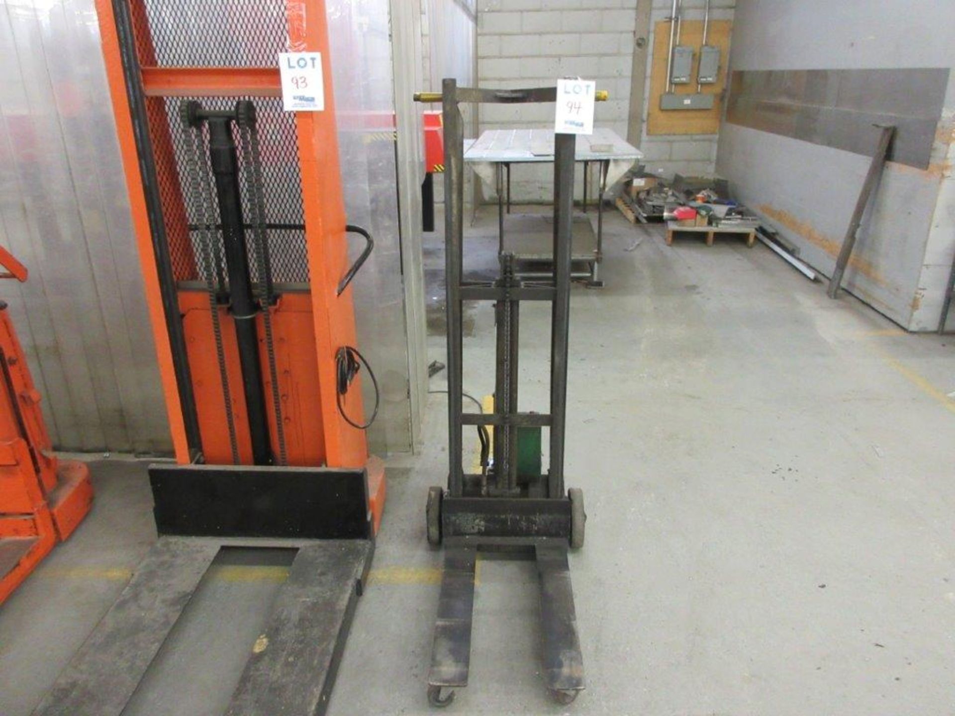 Manual forklift