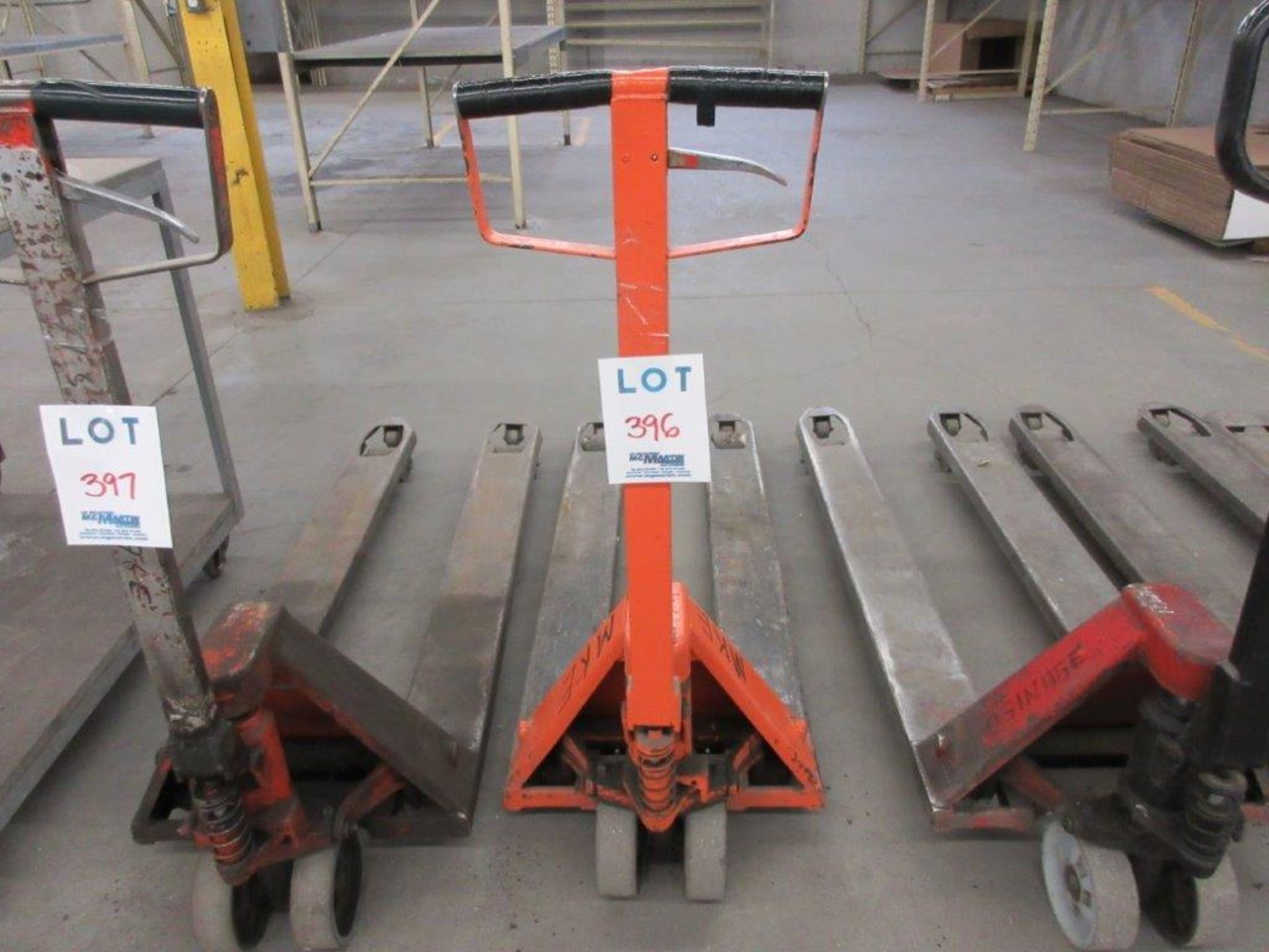 Pallet lift