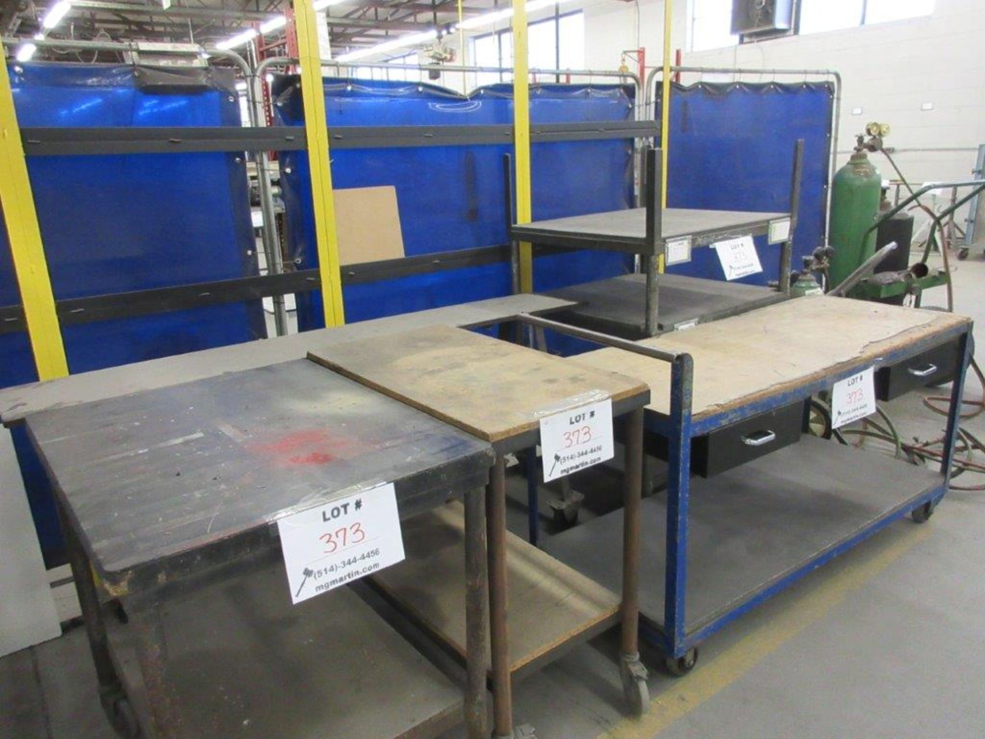 Assorted tables on wheels various sizes - Image 2 of 2