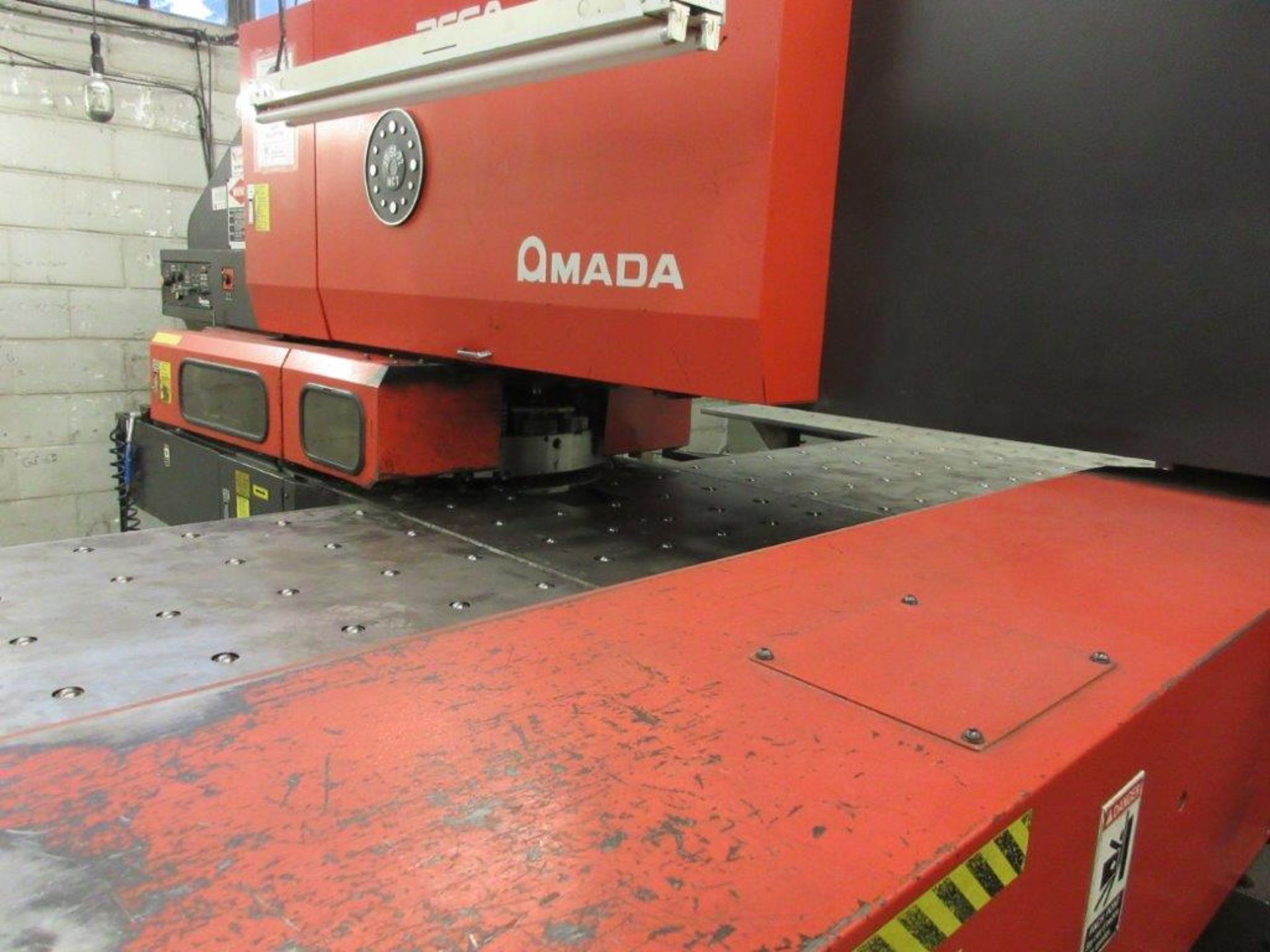 AMADA PEGA 357 hydraulic turret punch press (1993) Cap: 30 Ton, w/t controller 04P-C w/th - Image 8 of 8