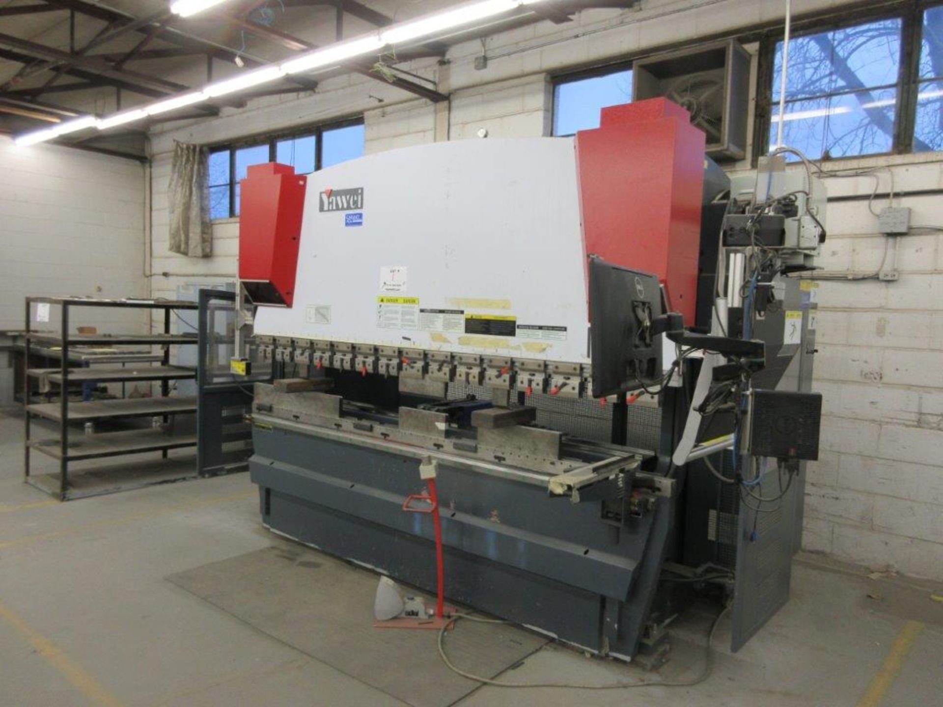 YAHWEI CNC Press brake (2014) 17 KVA 380V Cap:160 Ton ,metric 115 Ton, Model PBB16/3100 10ft, 5ft, - Image 2 of 7