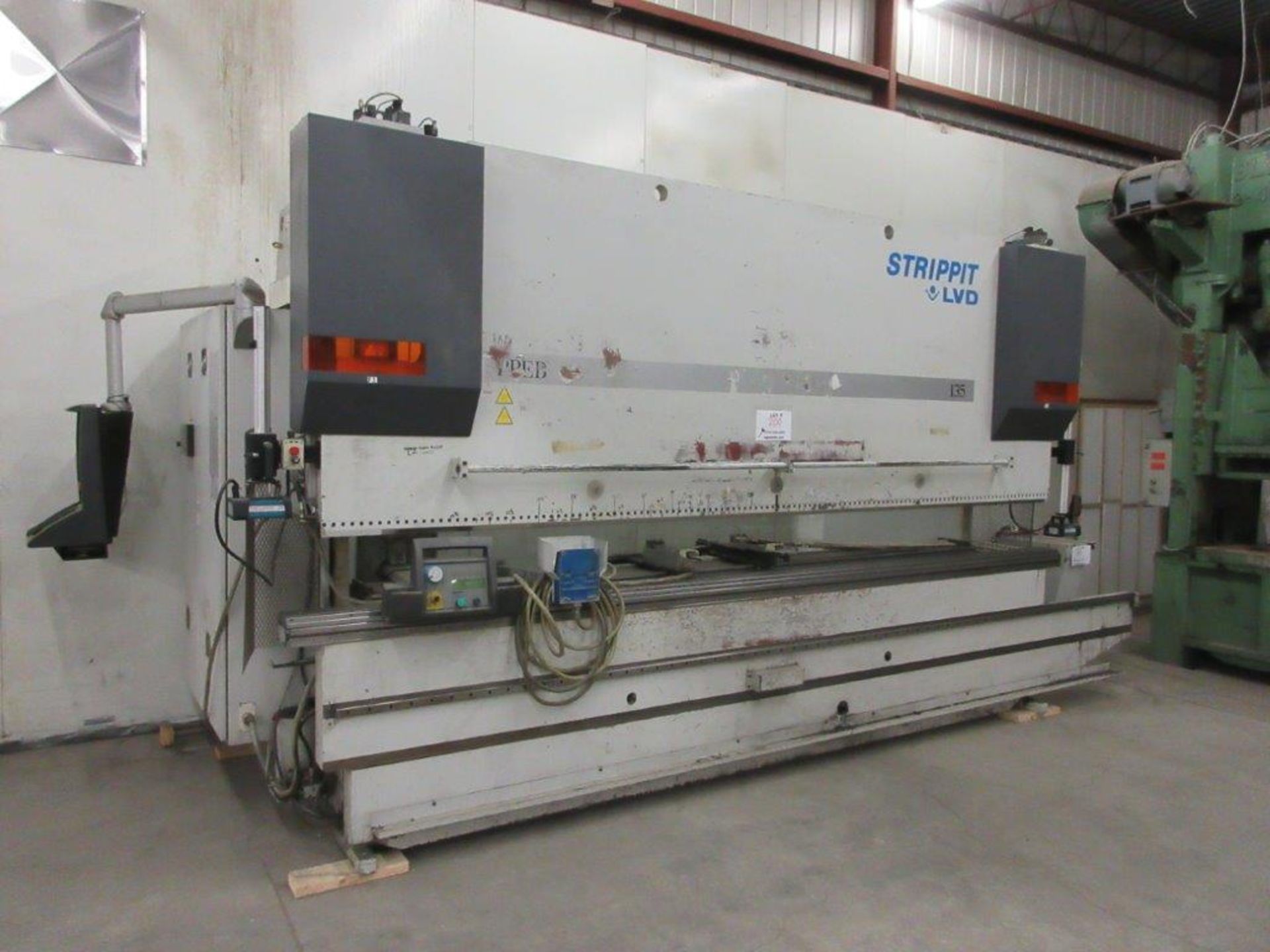 STRIPPIT LVD press brake (1999) type PPEB 135/42 max cap: 1350, 575 volts, 60 hz , 135 Ton, 14ft,