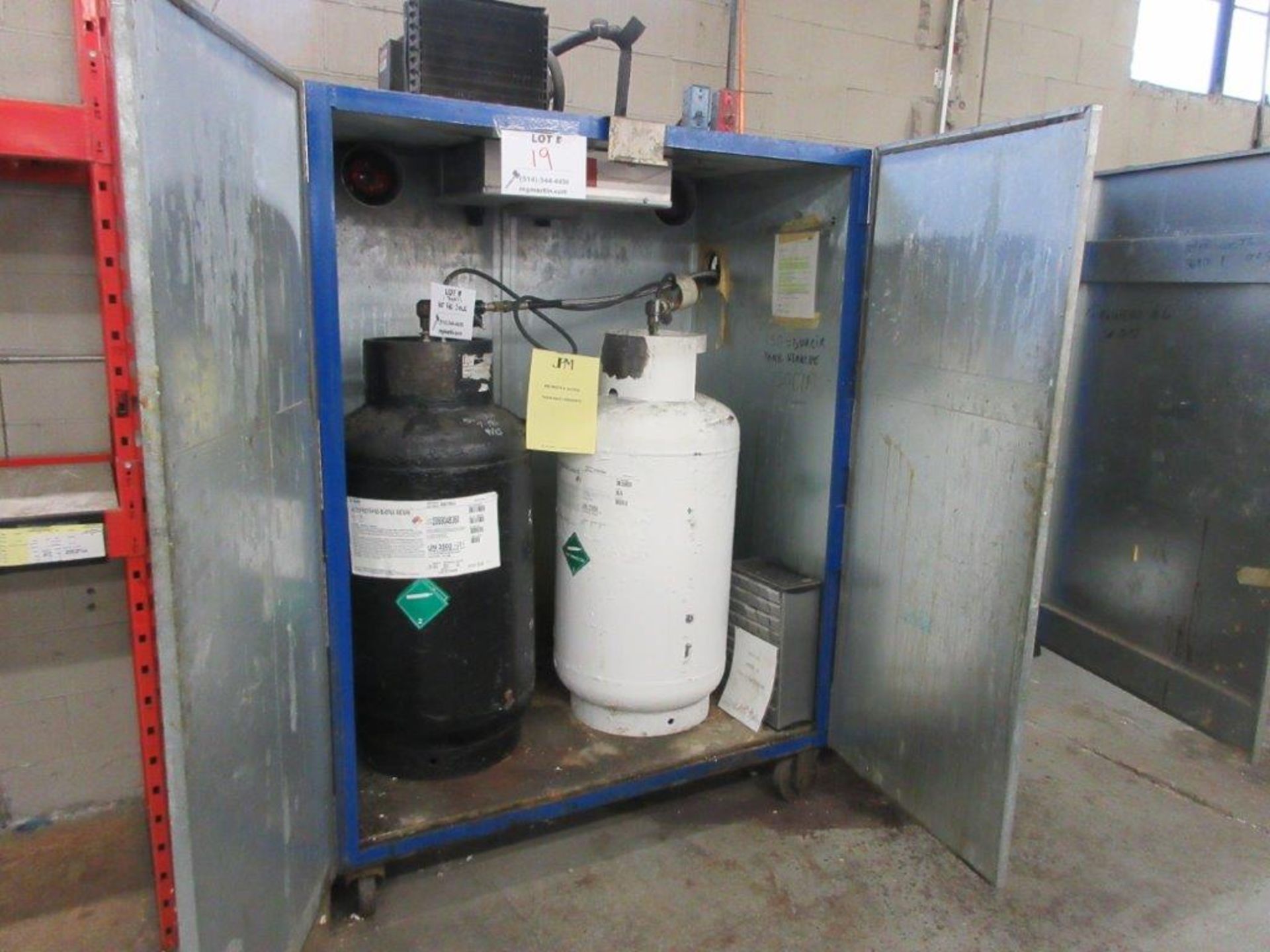 Polyurethane distributing system w/t cabinet + gun, timer, rack, mixer, cleaning system, air & water - Image 4 of 8