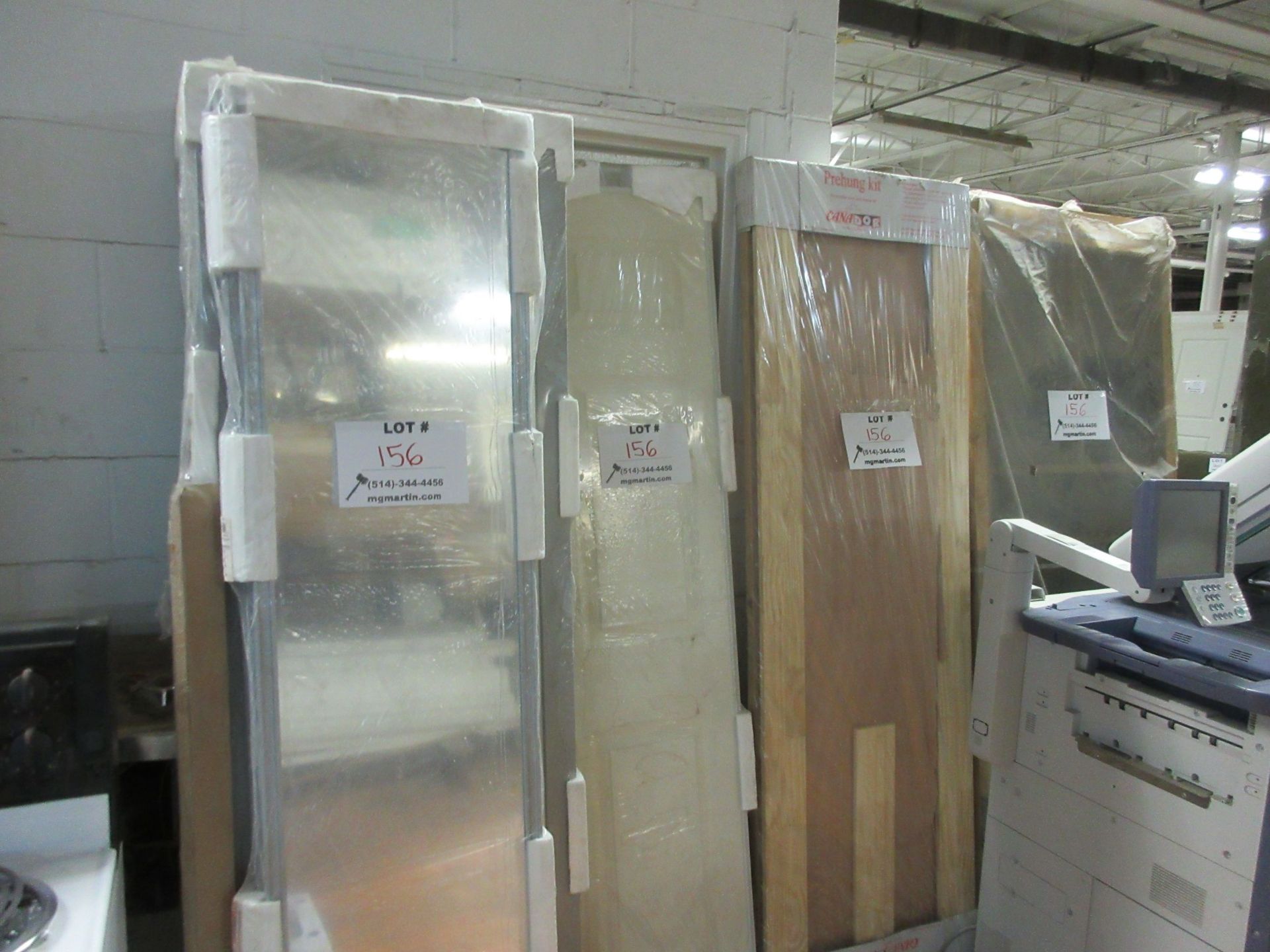 Assorted doors sliding, mirrors, etc. 18 1/2", 25 1/2",32",25" x 80 1/2" (qty 6)