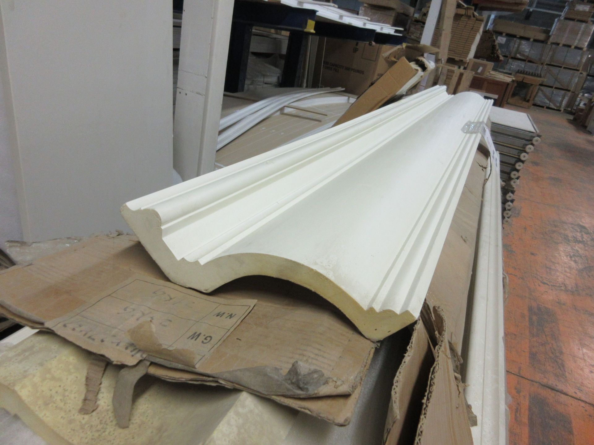 LOT Assorted molding (8 ft in length) - Image 3 of 3