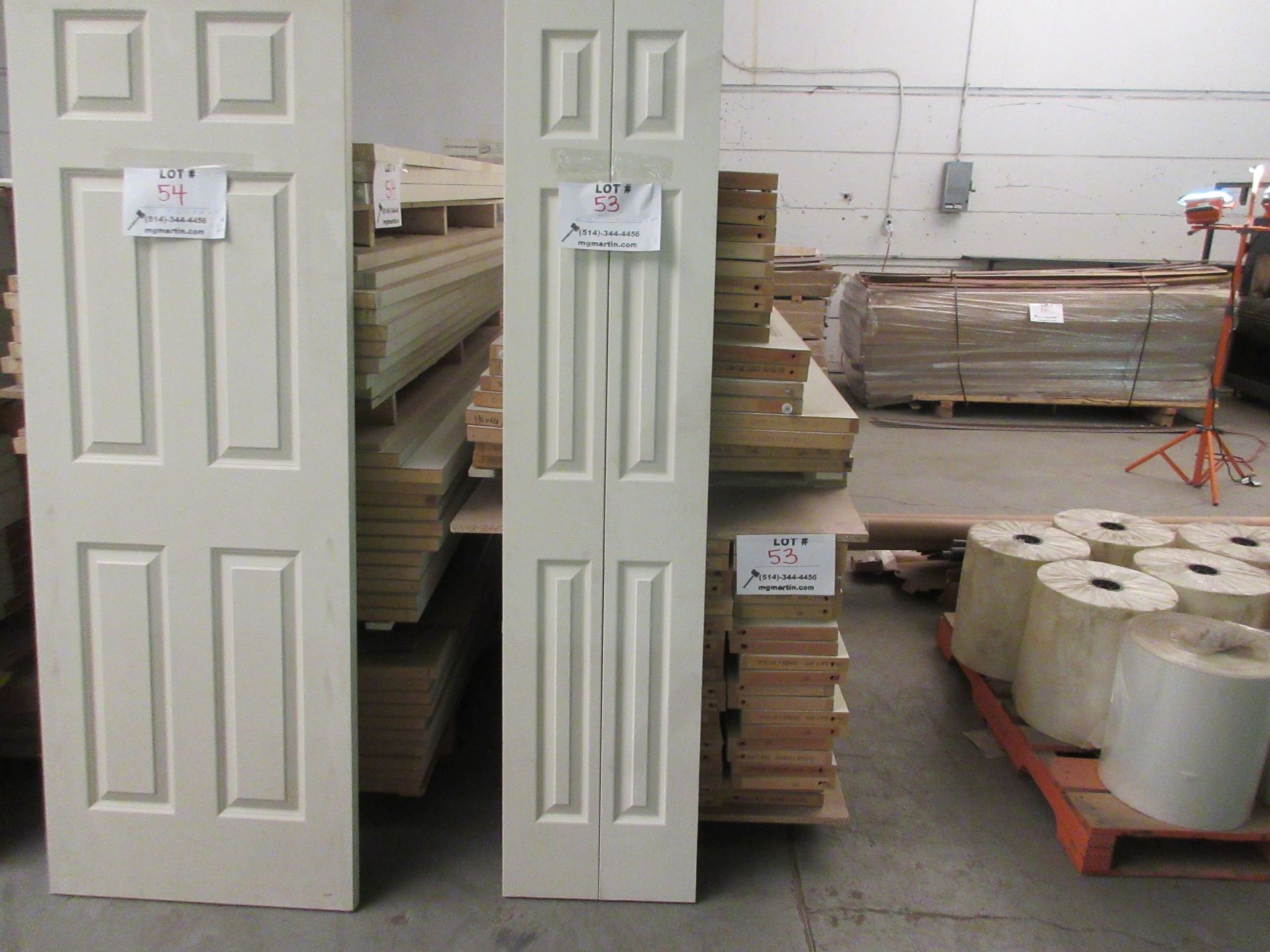 Assorted doors (bi-fold) 18",30",20"x 80" x 1 3/8" (qty 49)