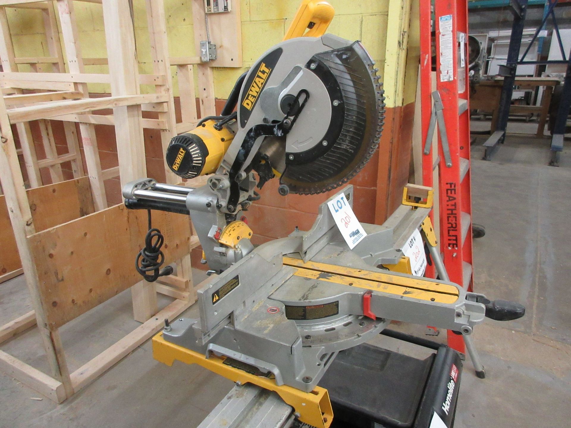 DEWALT miter saw Mod: DWS 780