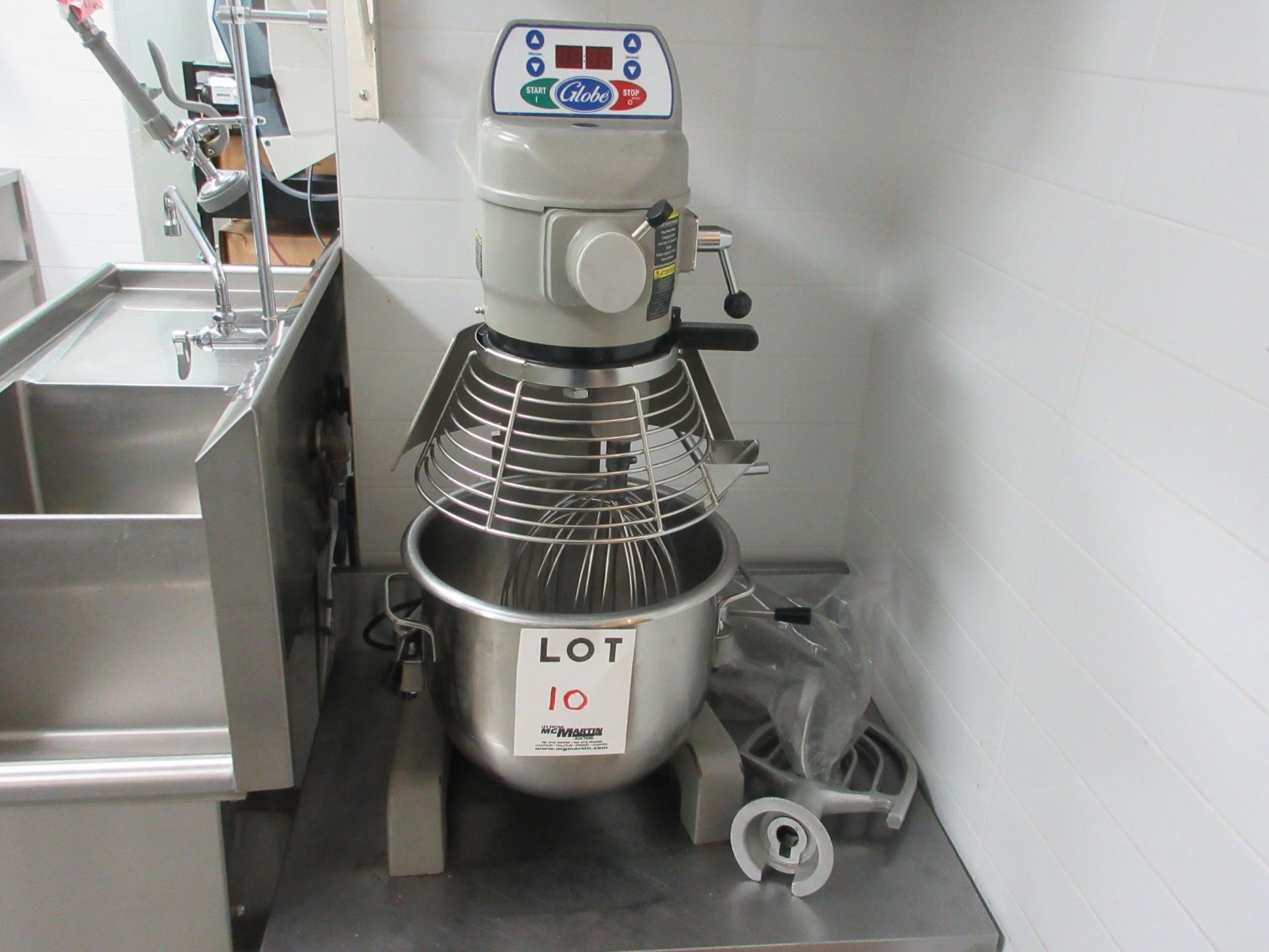 GLOBE mixer (20 qt), Mod: SPC20, serial # 82-10635,