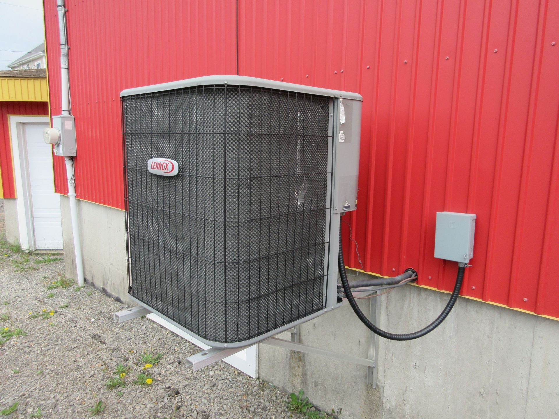 LENOX cool/heat system w/t heat pump, model C33-62C-2f-3 (450 PSI), 5 ton, 110M BTU - Image 4 of 5