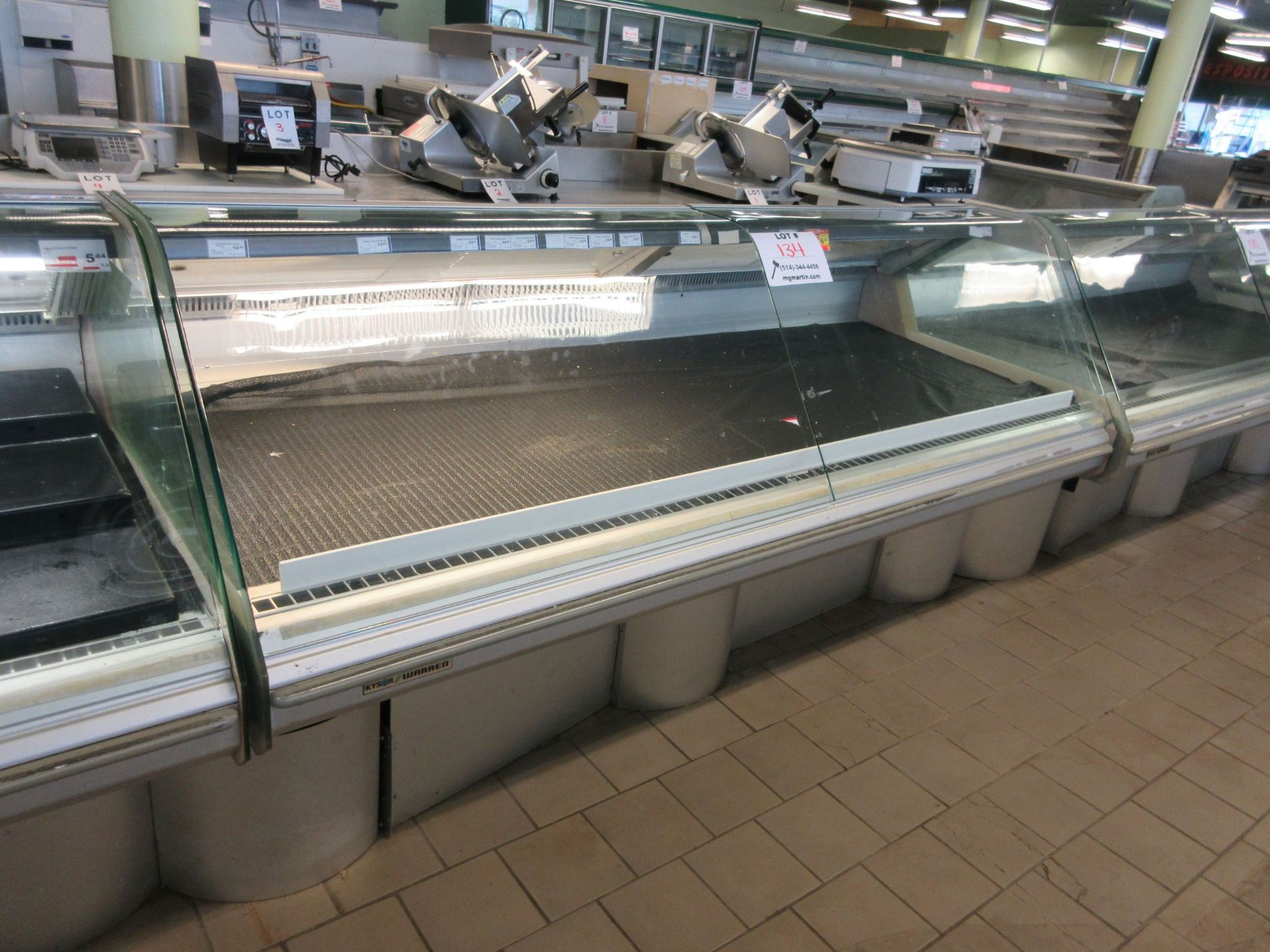 KYSOR WARREN refrigerated display counter w/t glass without compressor aprox. 8ft w x 4ft d x 45"h