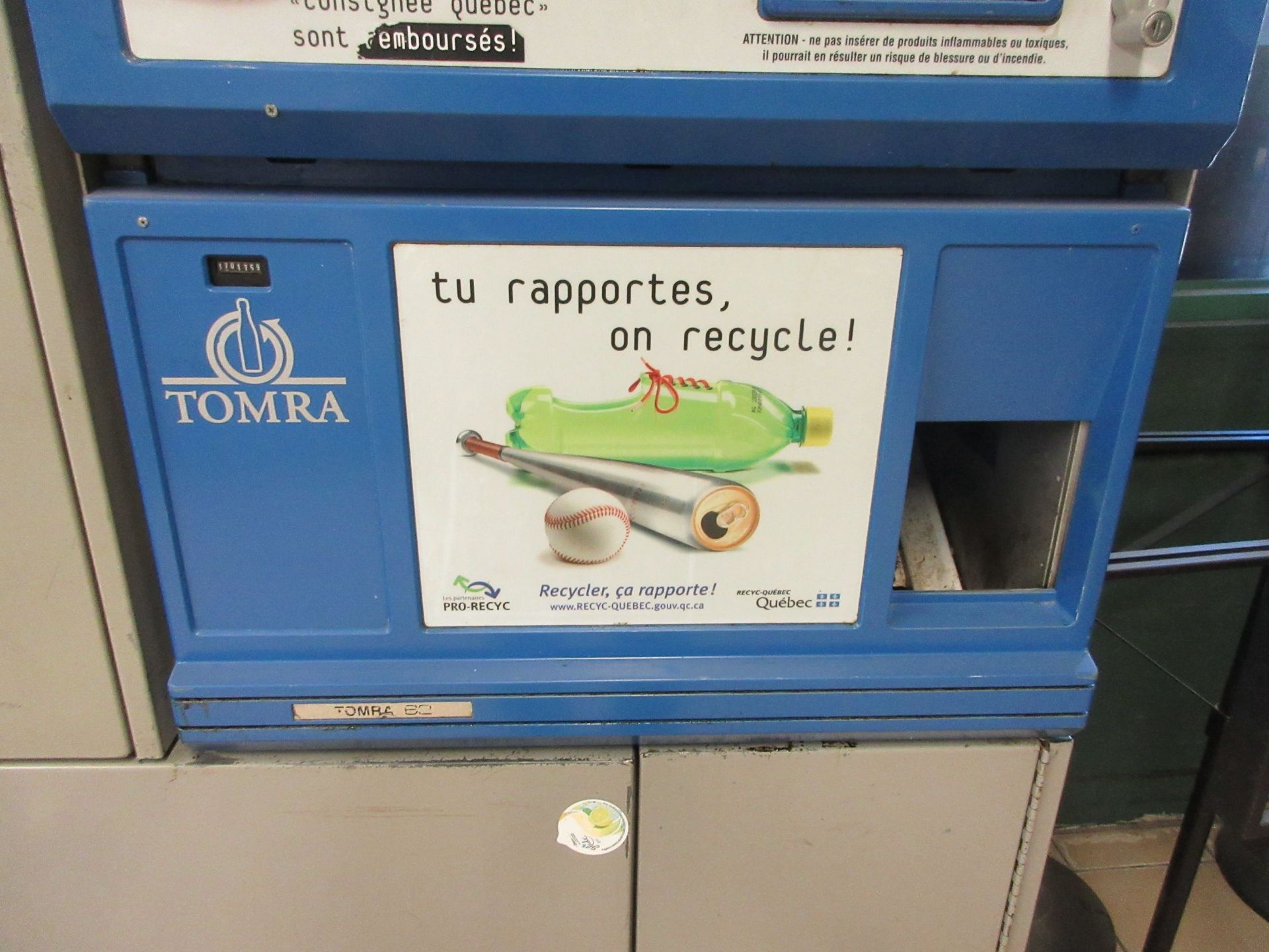 TOMRA Recycling machine (cans & plastic bottles) - Image 3 of 4