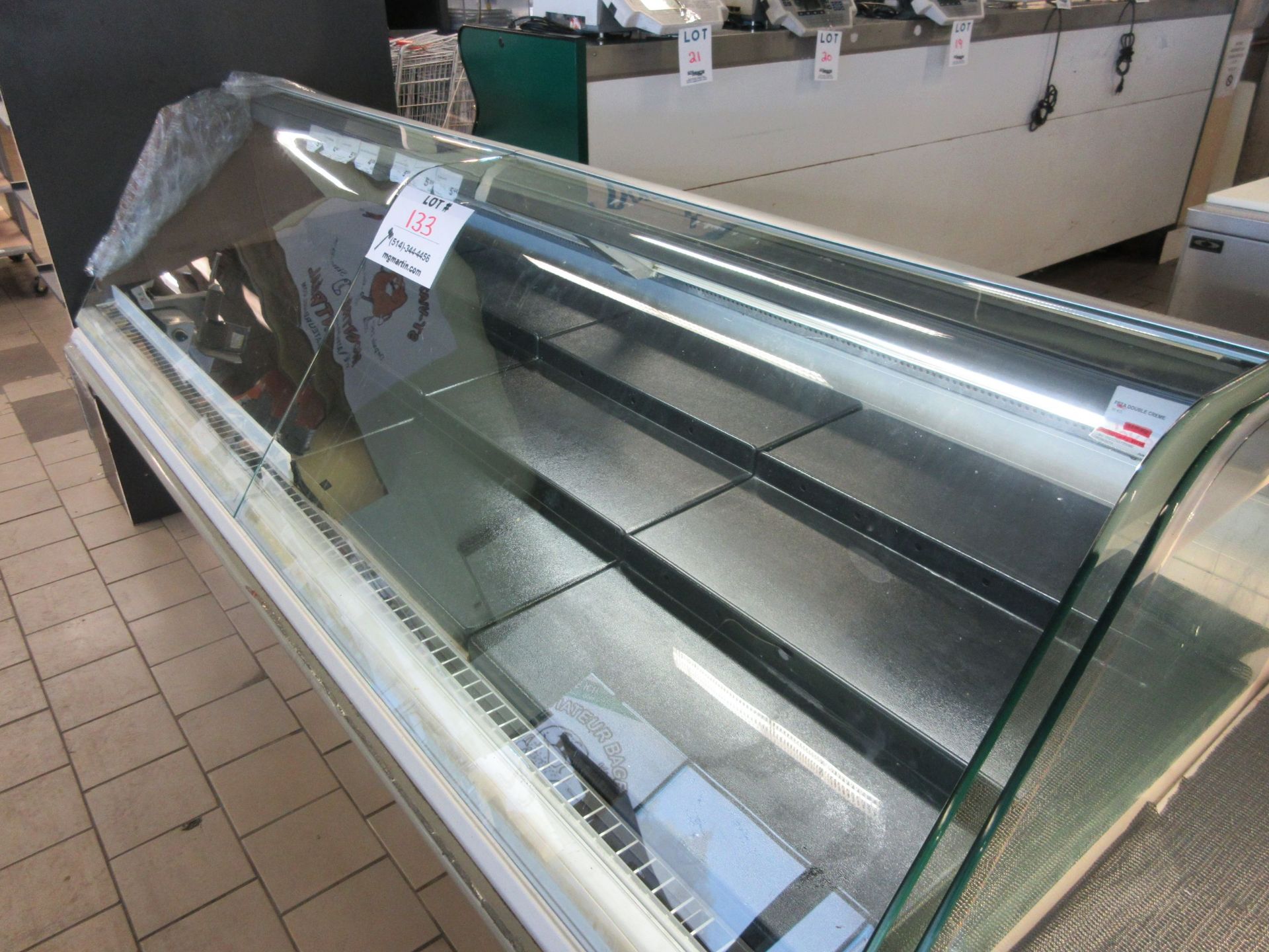KYSOR WARREN refrigerated display counter w/t glass without compressor aprox. 8ft w x 4ft d x 45"h - Image 3 of 5