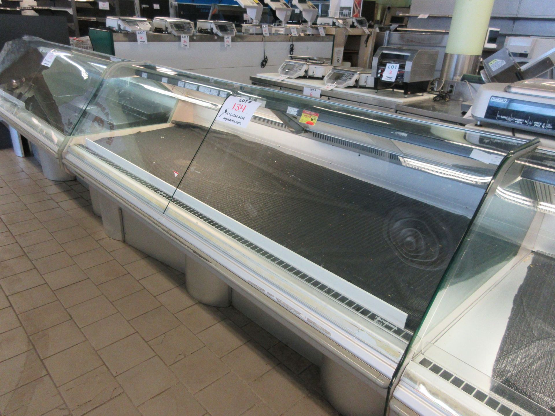 KYSOR WARREN refrigerated display counter w/t glass without compressor aprox. 8ft w x 4ft d x 45"h - Image 2 of 5