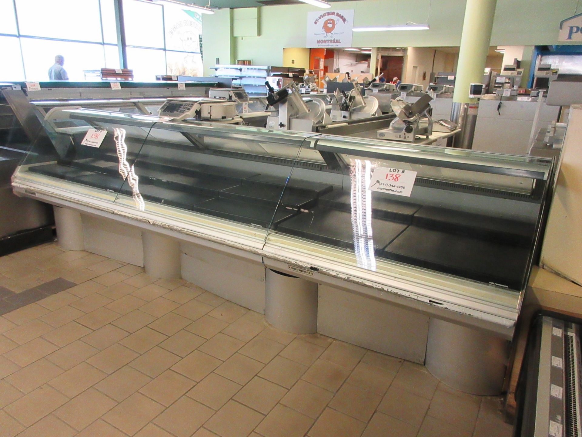 KYSOR WARREN refrigerated display counter w/t glass without compressor aprox. 146"w x 46"d x 45"h - Image 2 of 6