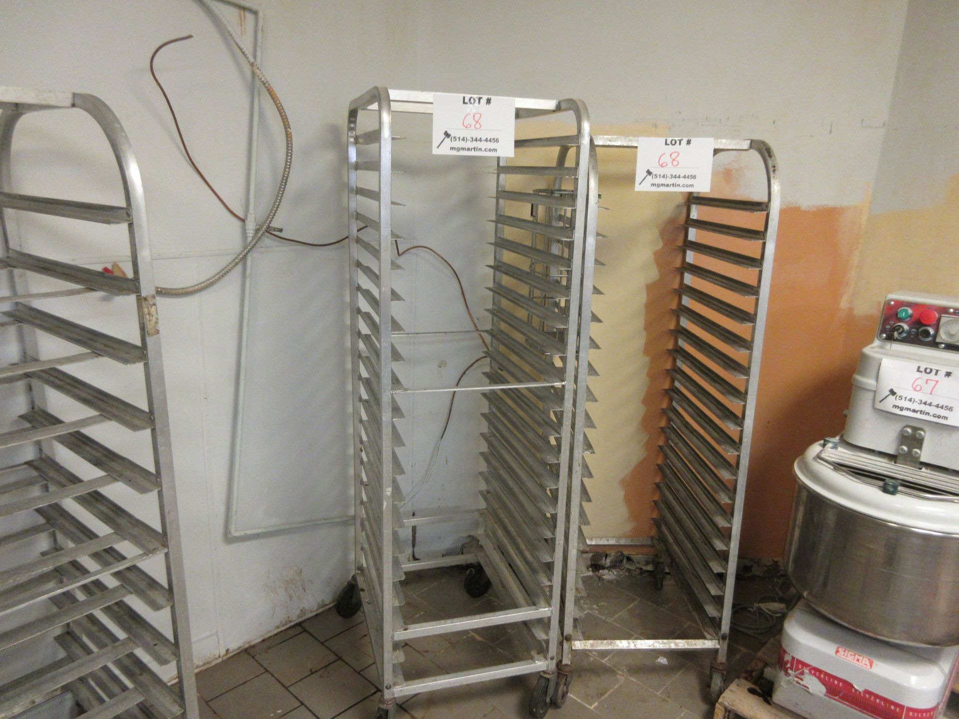 Pastry rack on wheels (3)