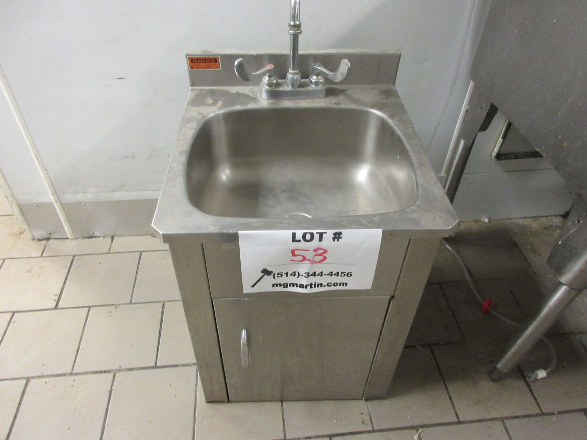 Stainless steel sink aprox. 18 1/2" w x 20"d x 26 1/2" h