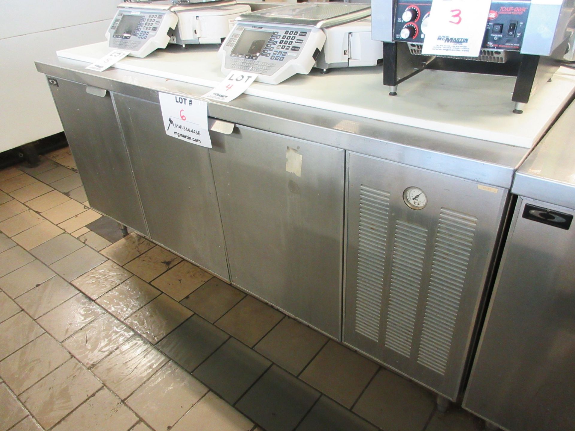 (3) door refrigerated unit w/t built in compressor aprox. 6ft w x 30" d x 35"h - Image 2 of 2