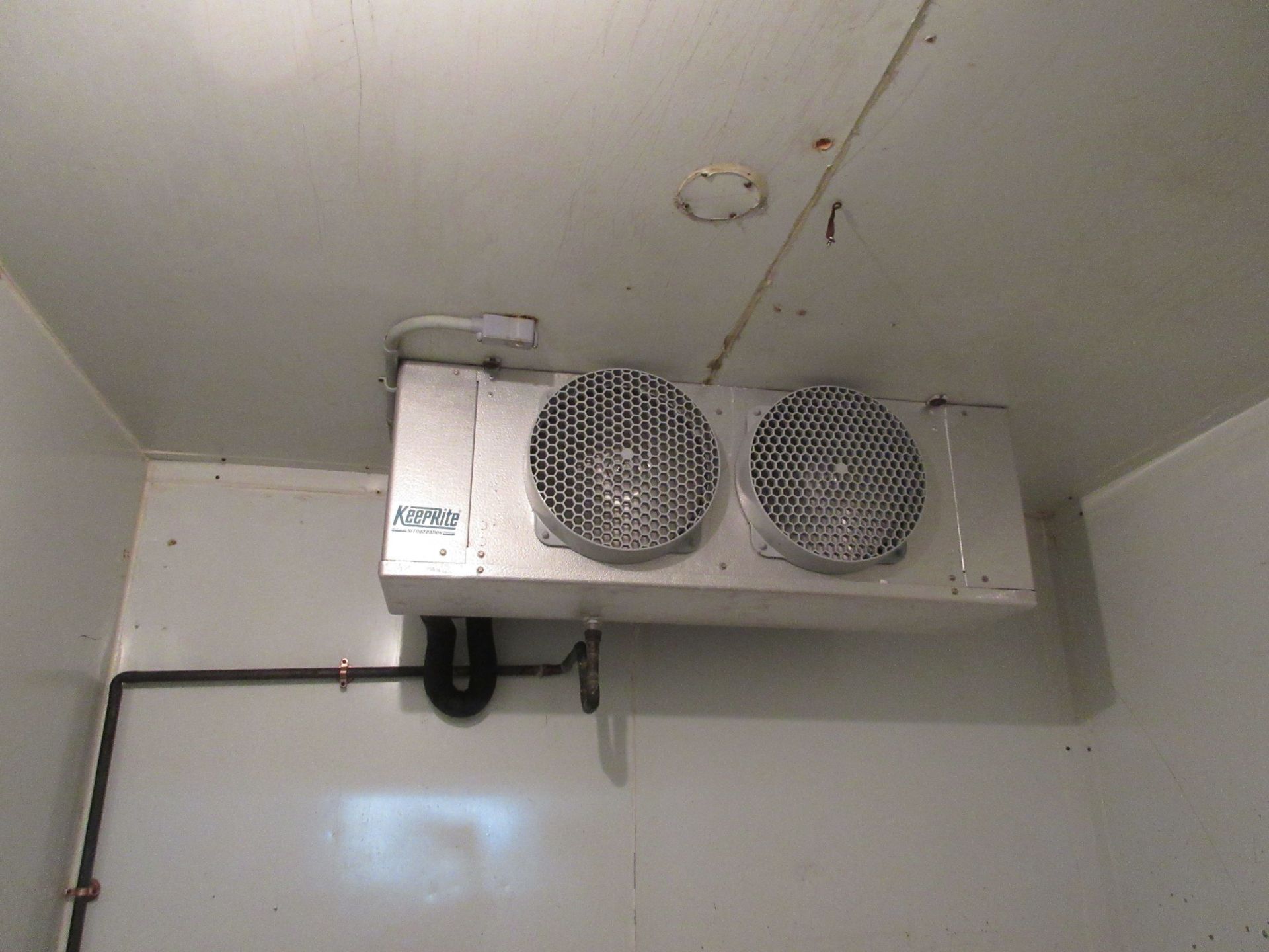 Walk in fridge w/t KEEPRIGHT cooling unit with (2) fans c/w compressor aprox. 8ft w x 7ft d x 8 1/ - Image 2 of 4