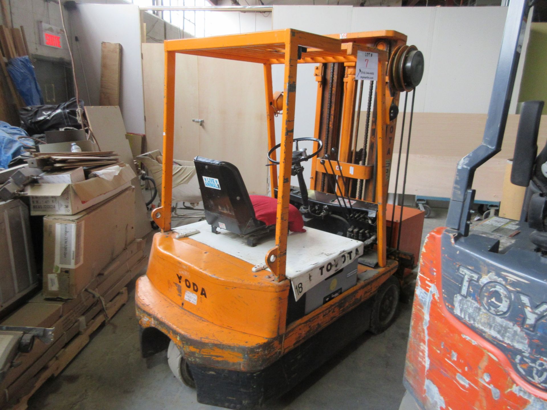 TOYOTA electric forklift Mod: FBE18, 3 sections, 3500 LB capacity, 48V, lift height: 118" c/w - Image 4 of 4